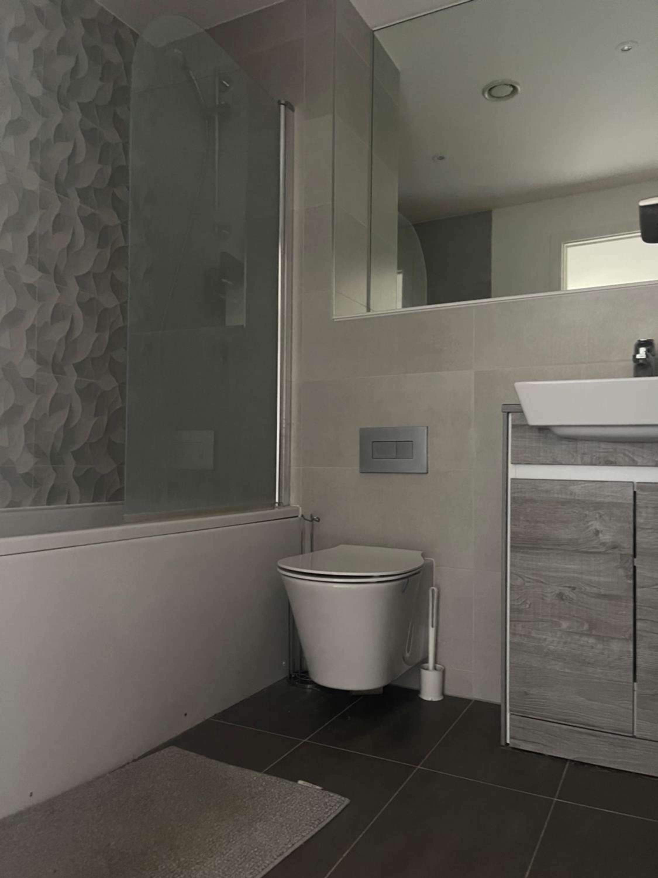 Basingstoke Vacations - White Rose - Property Image 9