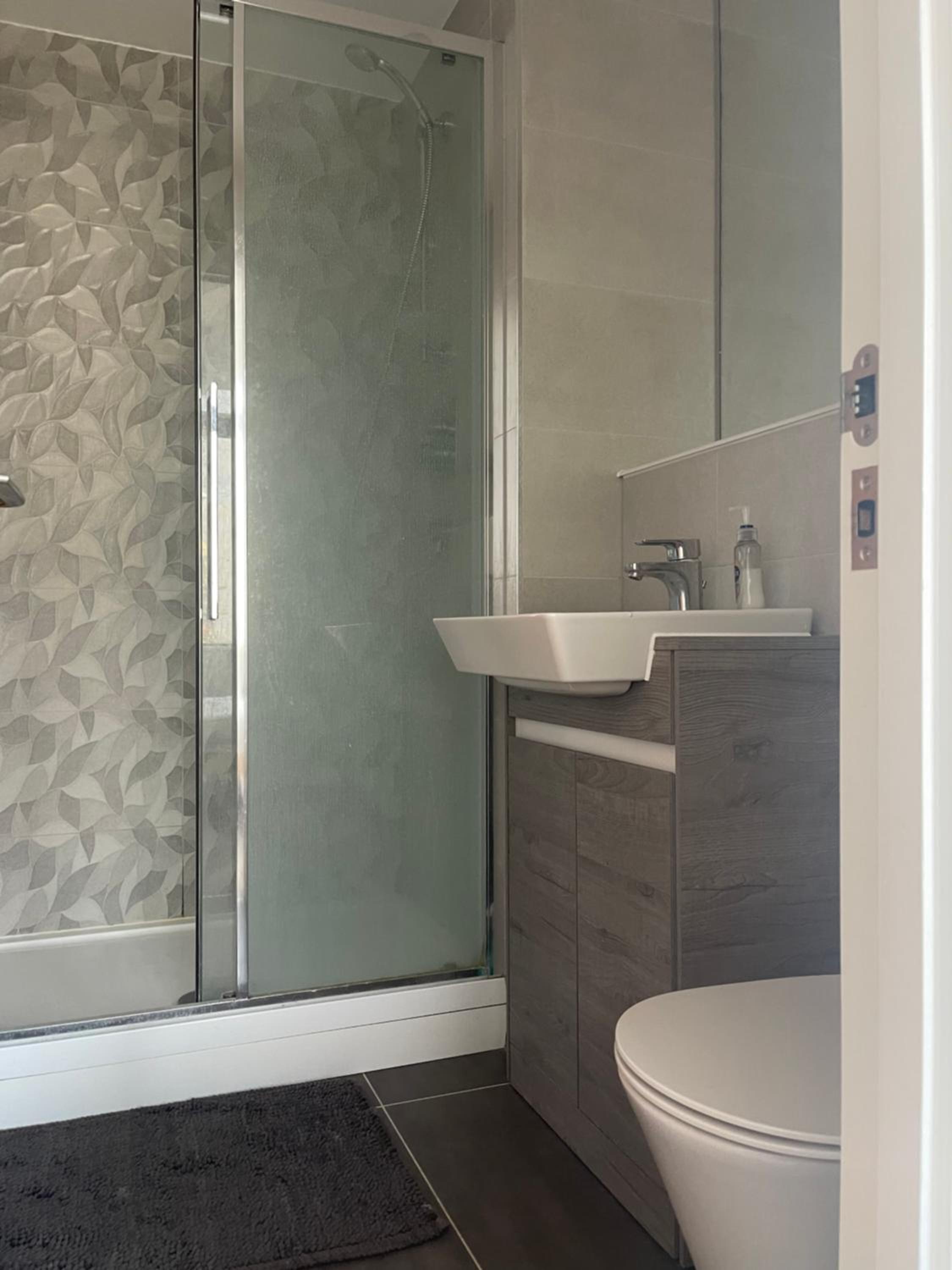 Basingstoke Vacations - White Rose - Property Image 10