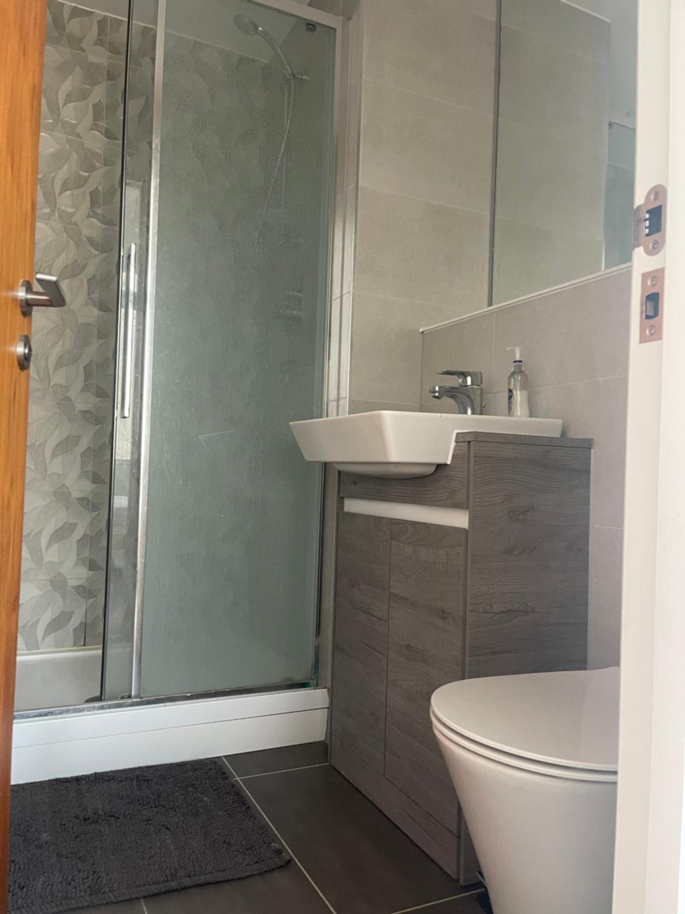 Basingstoke Vacations - White Rose - Property Image 12