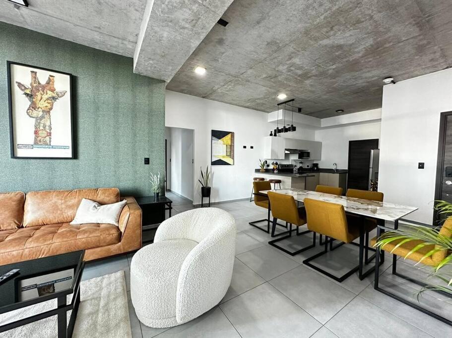 Park Tower - Spacious and Classy Apartment in Santa Elena! view 3