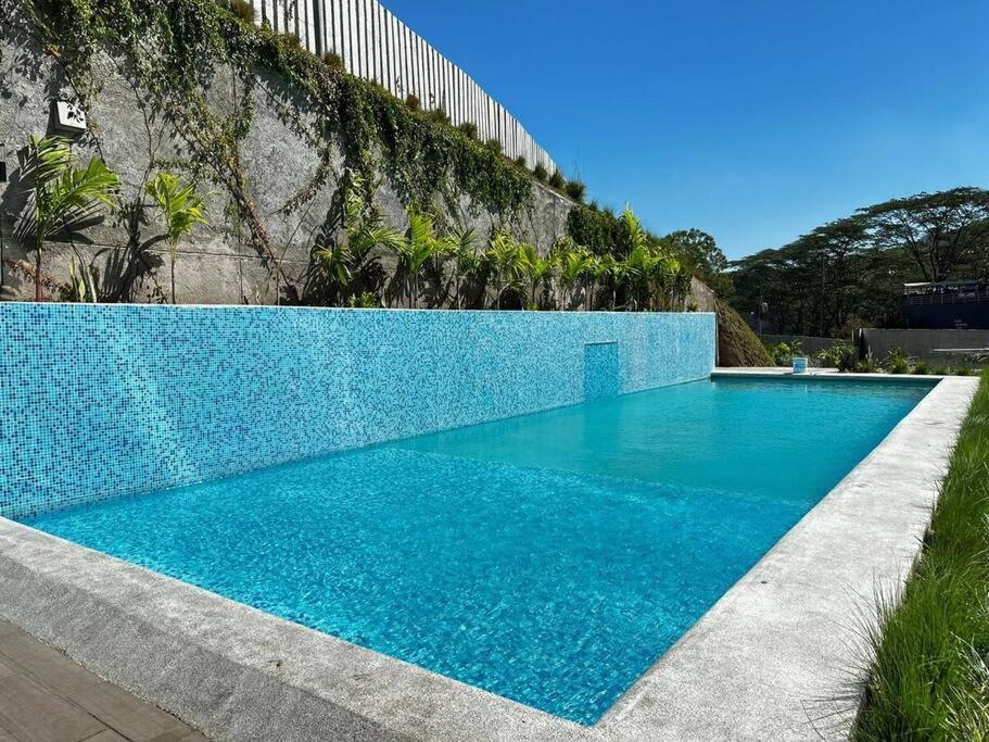 Park Tower - Spacious and Classy Apartment in Santa Elena! view 4