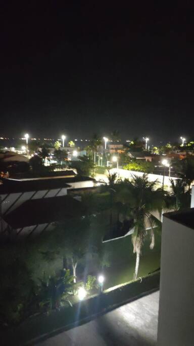 Amplo apto Enseada ar condicionado piscina praia a pé