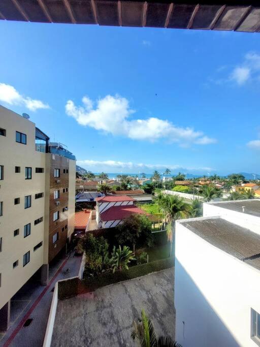 Amplo apto Enseada ar condicionado piscina praia a pé