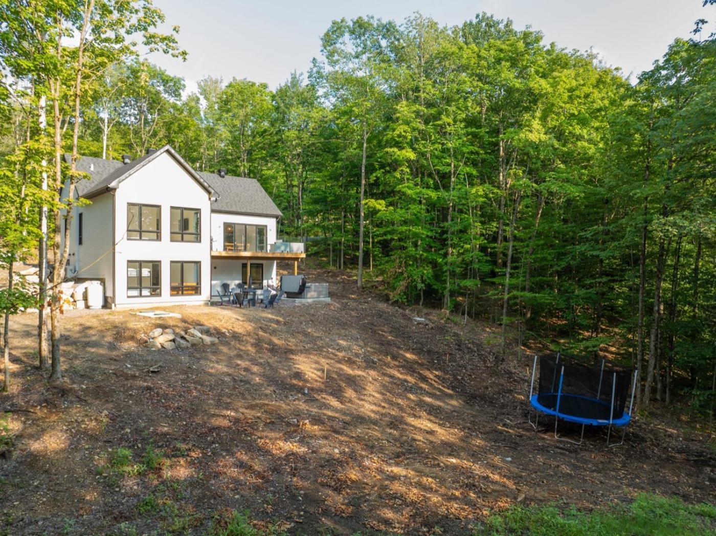 Le Timothée, Splendide Chalet Neuf avec Piscine Spa et Billard près de Tremblant