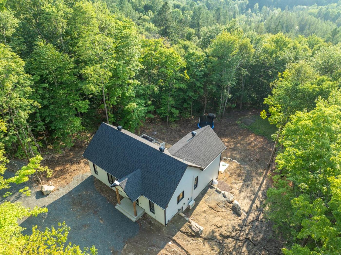 Le Timothée, Splendide Chalet Neuf avec Piscine Spa et Billard près de Tremblant