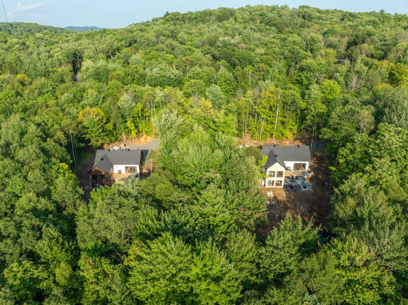 Le Timothée, Splendide Chalet Neuf avec Piscine Spa et Billard près de Tremblant