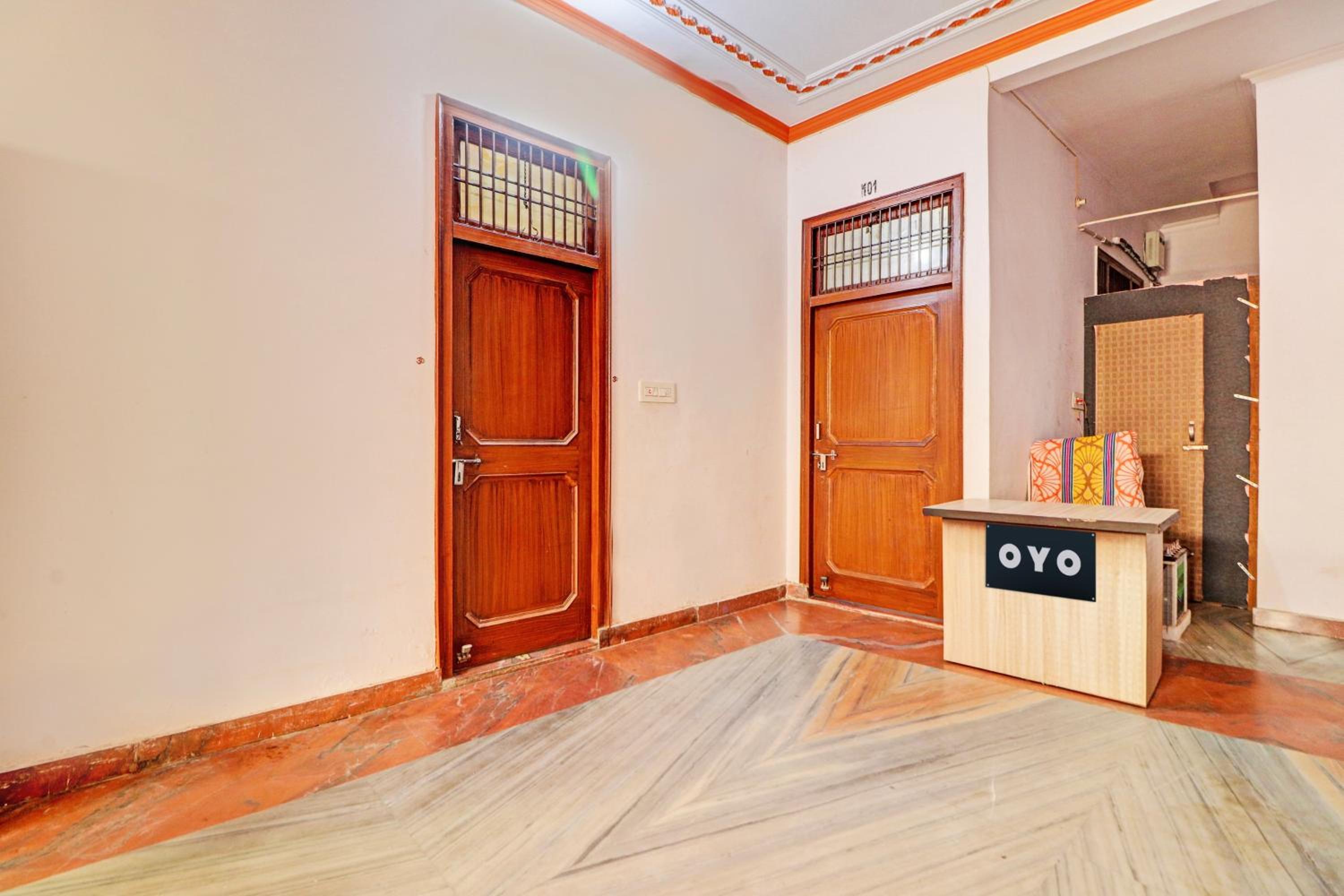 Lobby & Reception