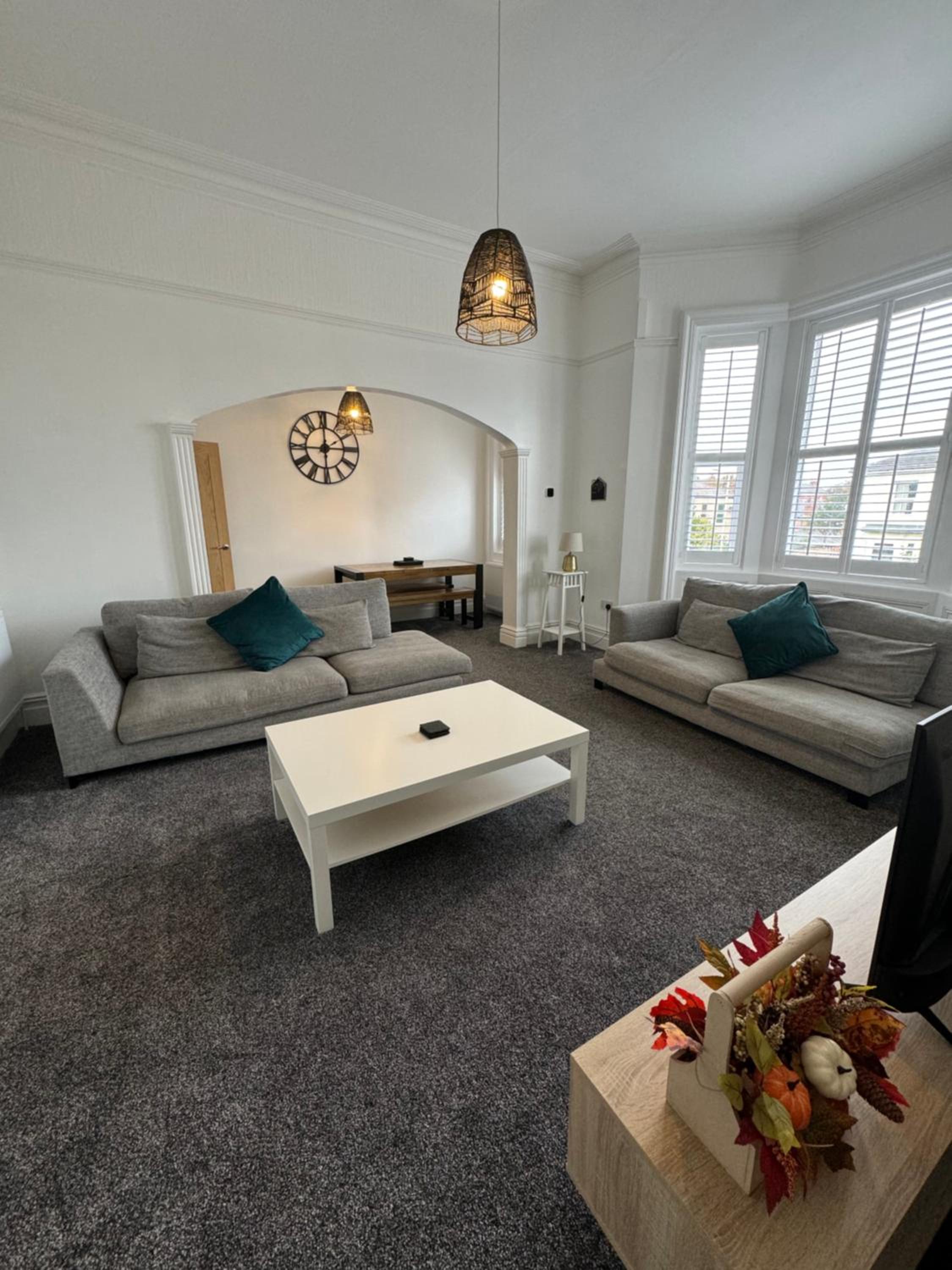 Spacious Victorian Birkdale Apartment with Garden