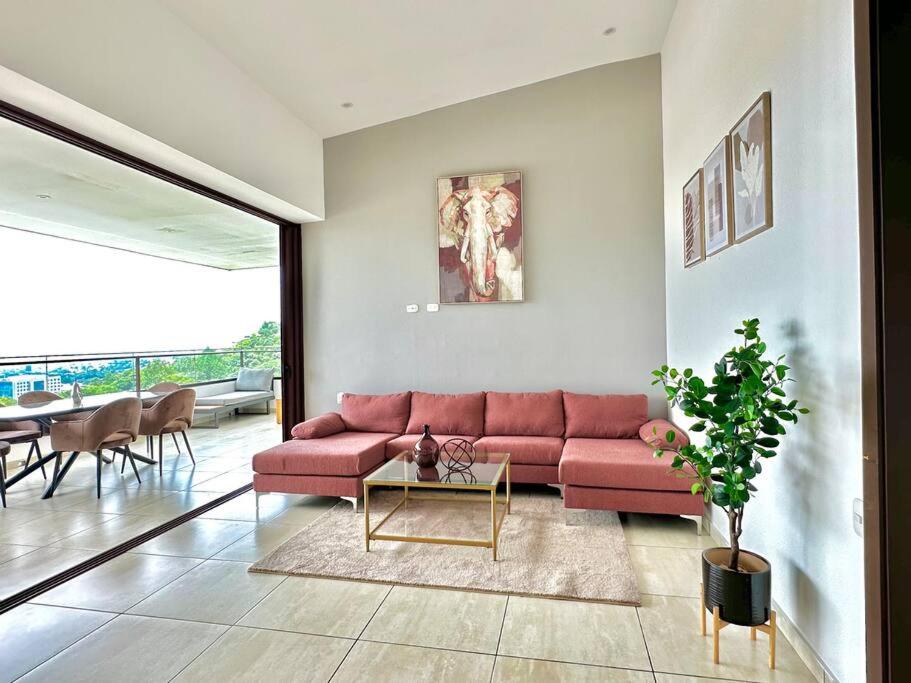 Senda Alondra - Casa Enorme con Vistas Lindas en Nuevo Cuscatlan! view 5