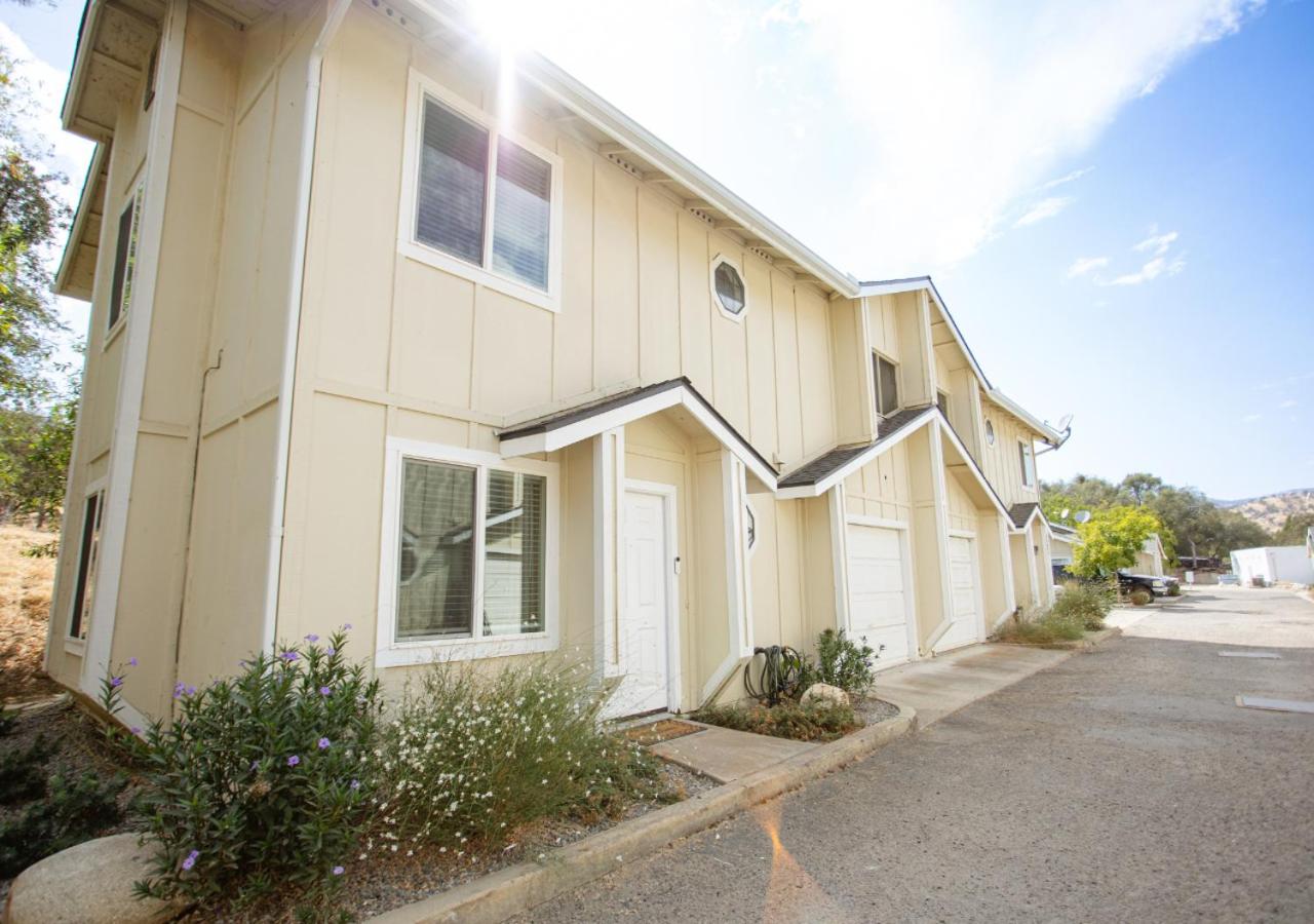 Tranquil Retreat 4 Miles to Sequoia Park Entrance with BBQ and Balcony view 3