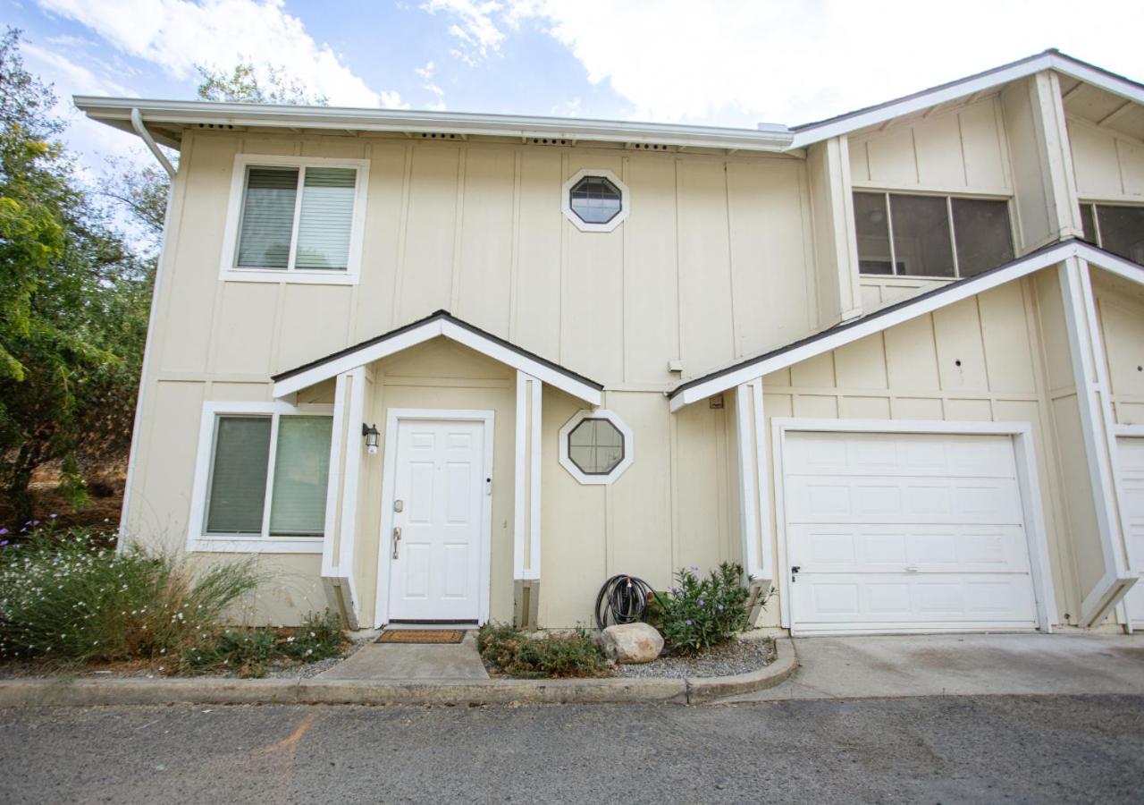Tranquil Retreat 4 Miles to Sequoia Park Entrance with BBQ and Balcony view 2