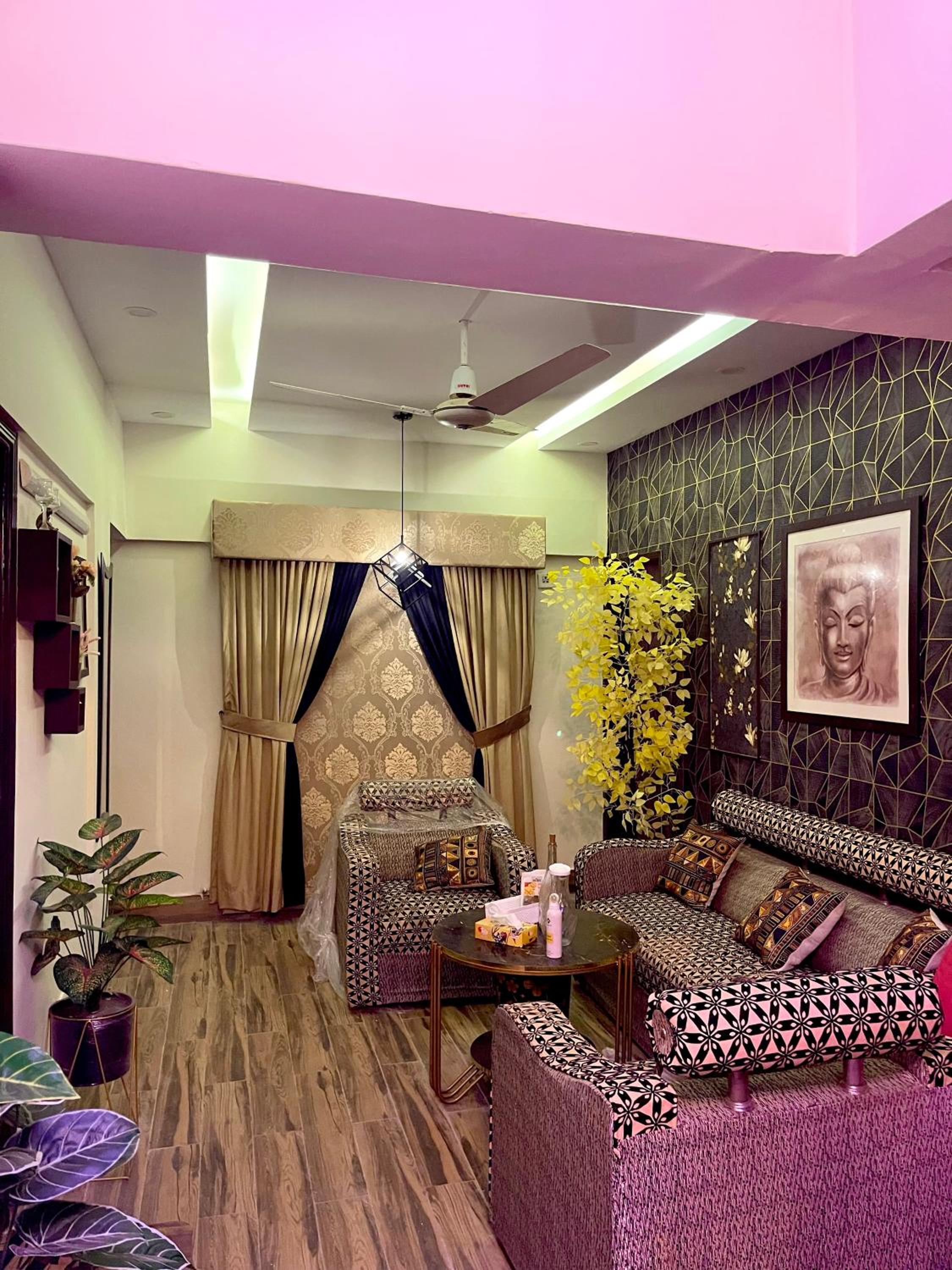 In the best location of badar commercial middle of DHA Karachi phase 5 view 3
