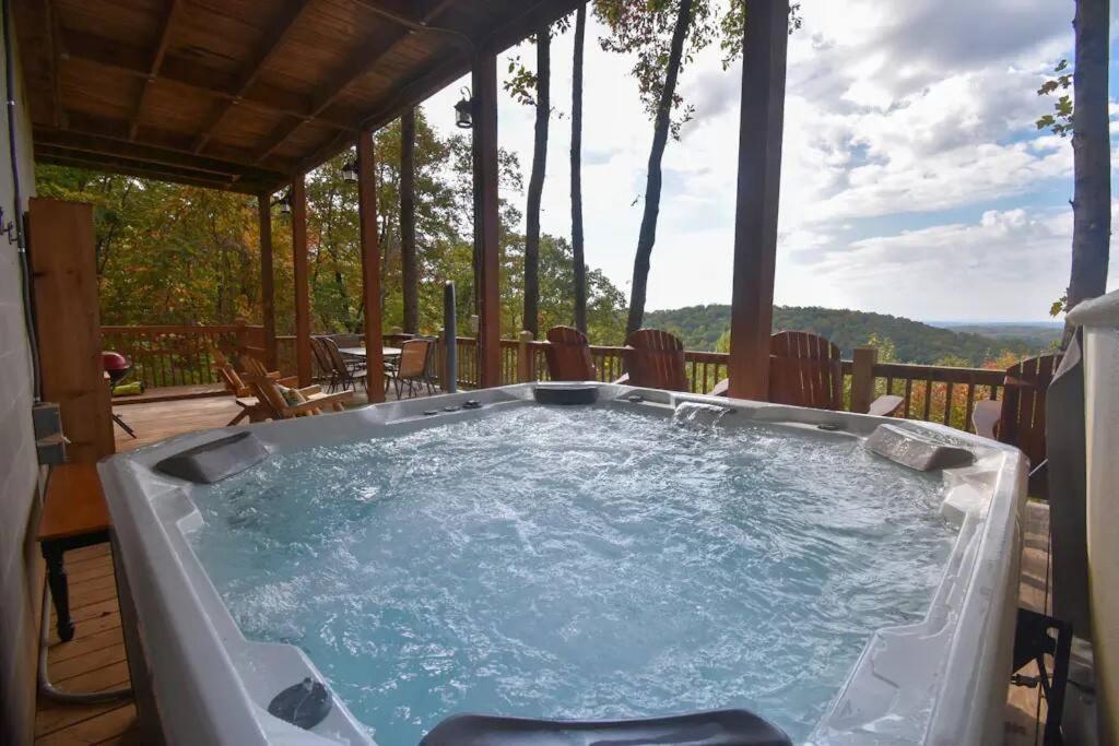 Luxury Cabin Escape Hot Tub & Breathtaking Views view 4
