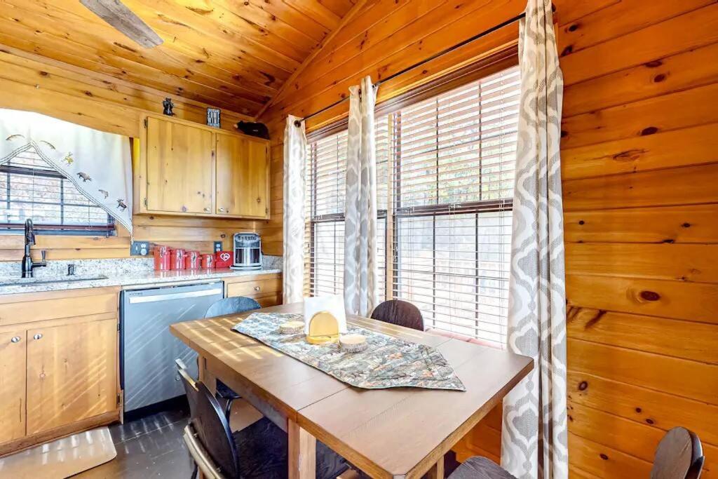Luxury Cabin Escape Hot Tub & Breathtaking Views view 5