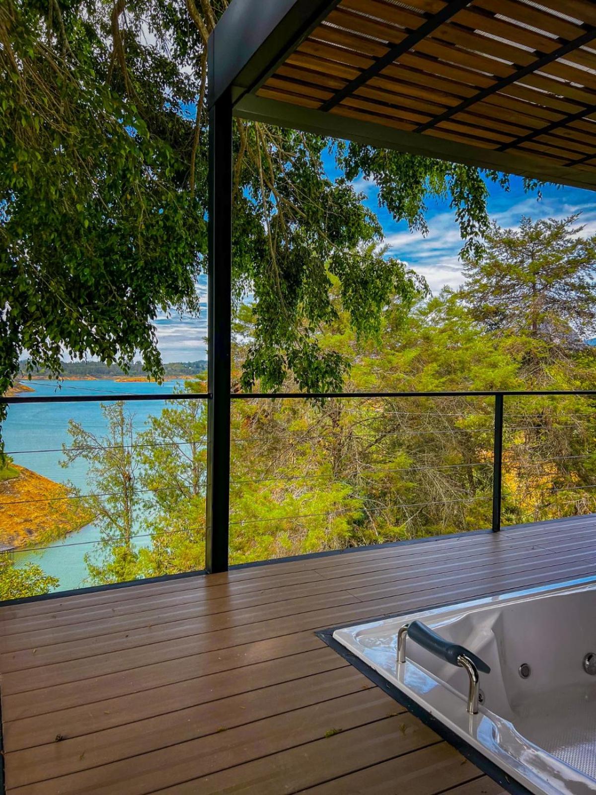 Cabaña con jacuzzi privado y vista al lago Elemen Retreat