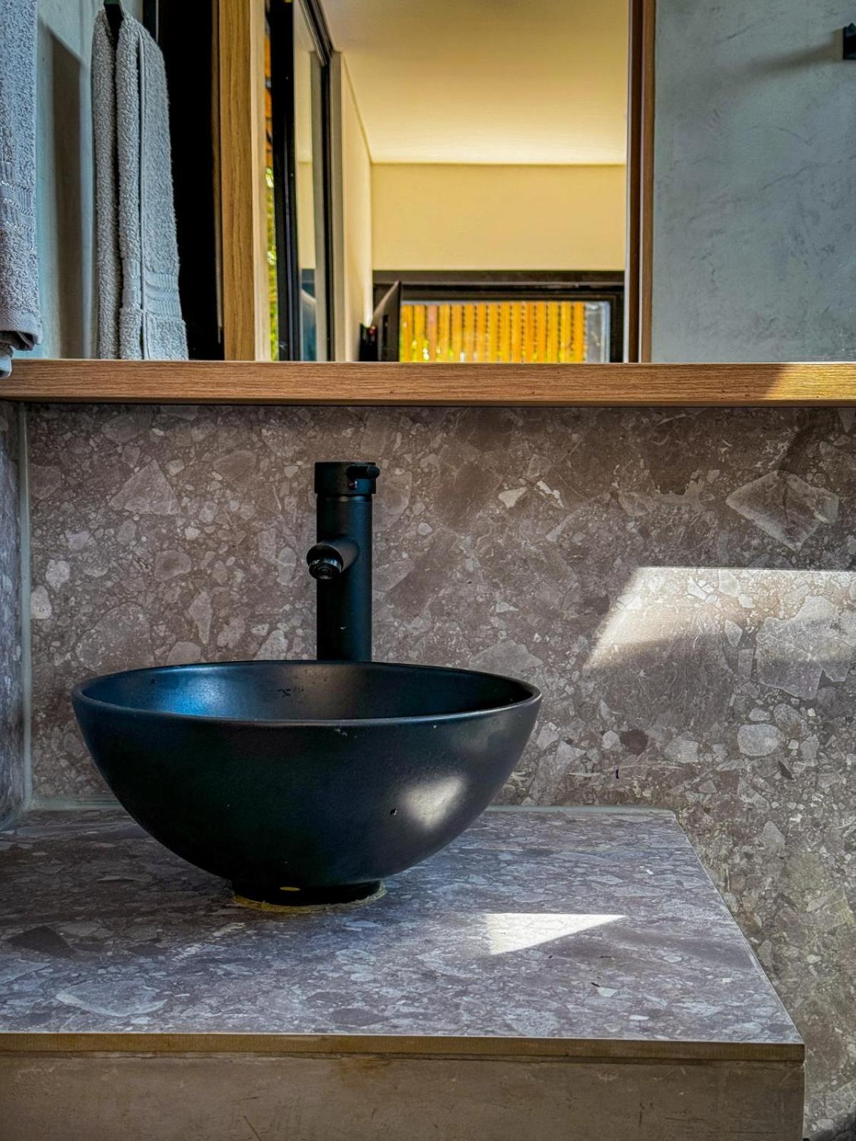 Cabaña con jacuzzi privado y vista al lago Elemen Retreat