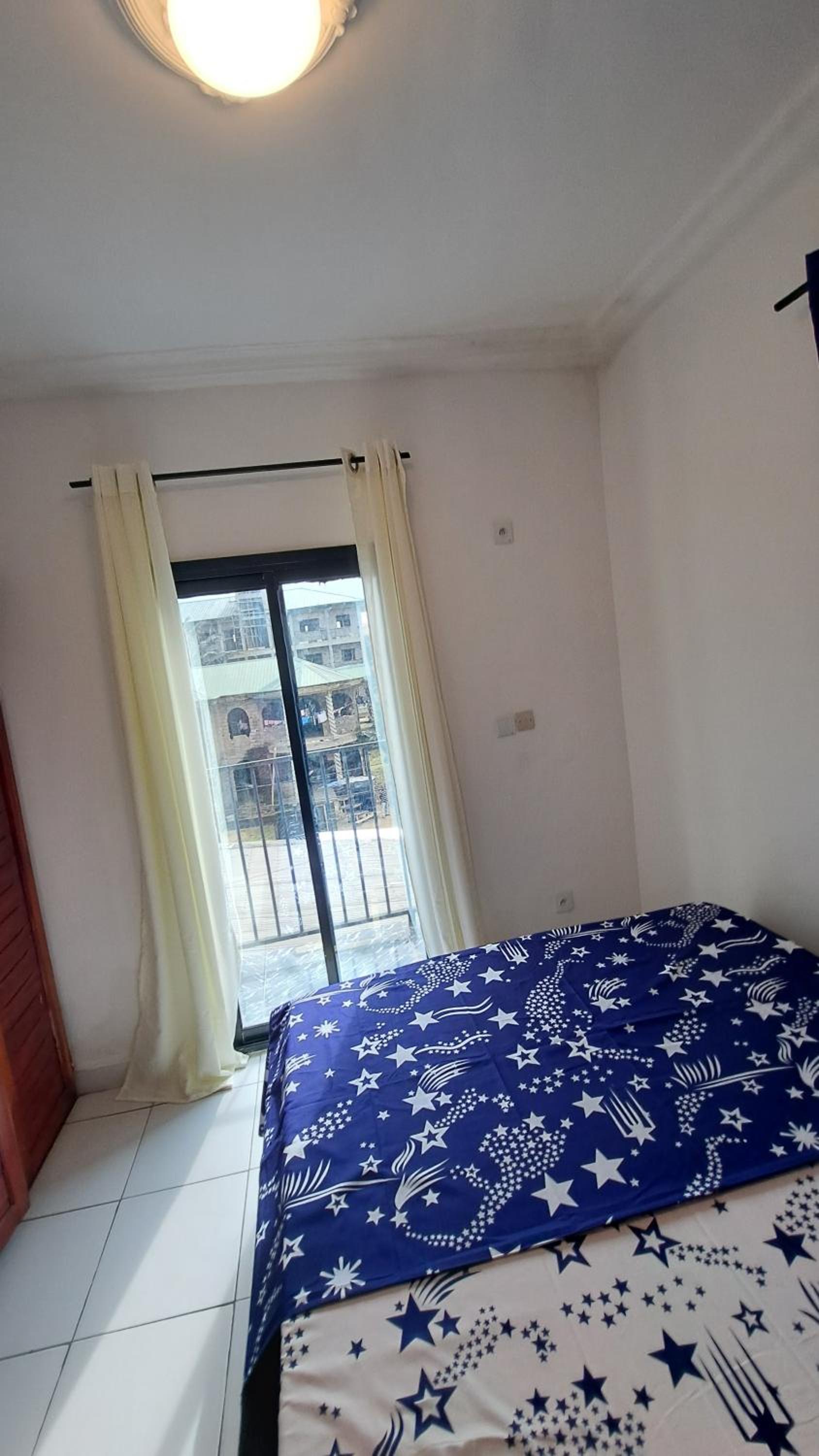 ResidenceGermanotech VIP 2e, Bonamoussadi,Logbessou,eau chaude, internet 2 balcons