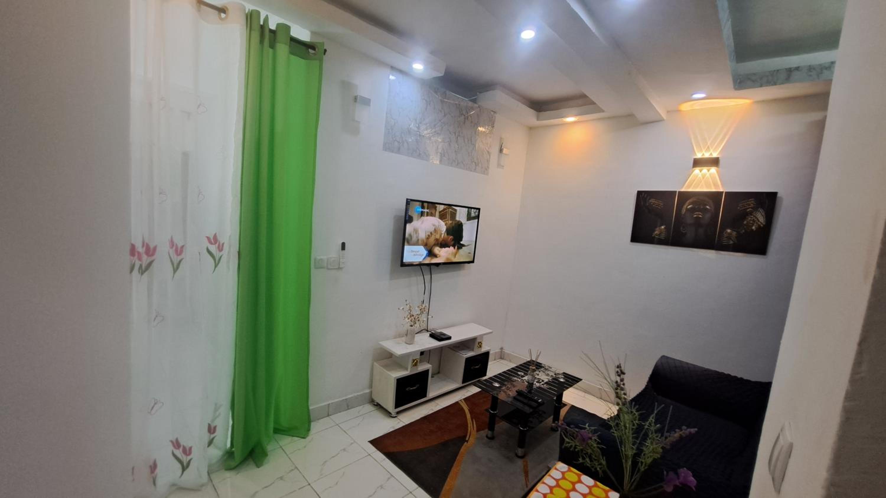 ResidenceGermanotech VIP 2e, Bonamoussadi,Logbessou,eau chaude, internet 2 balcons