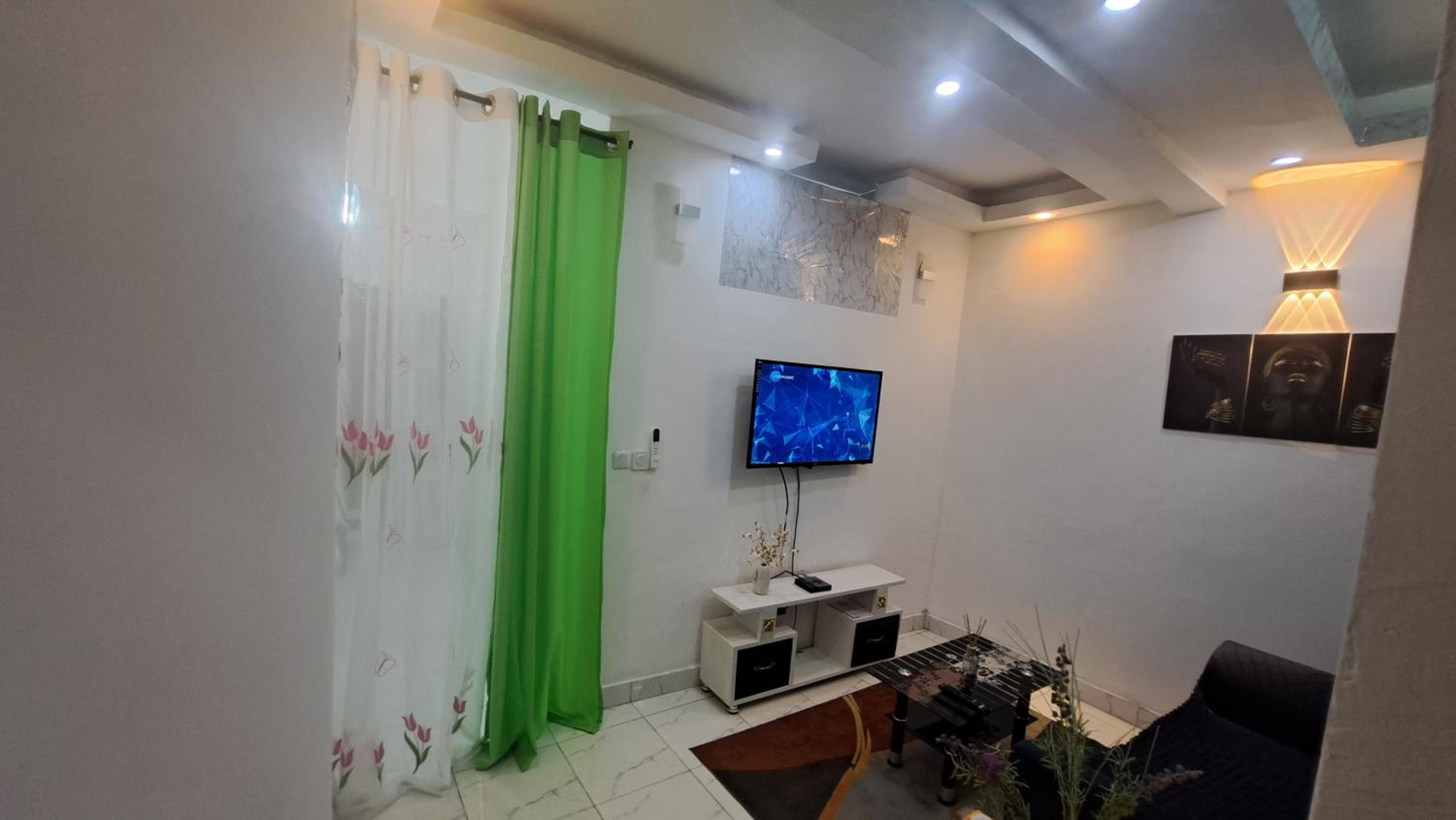 ResidenceGermanotech VIP 2e, Bonamoussadi,Logbessou,eau chaude, internet 2 balcons