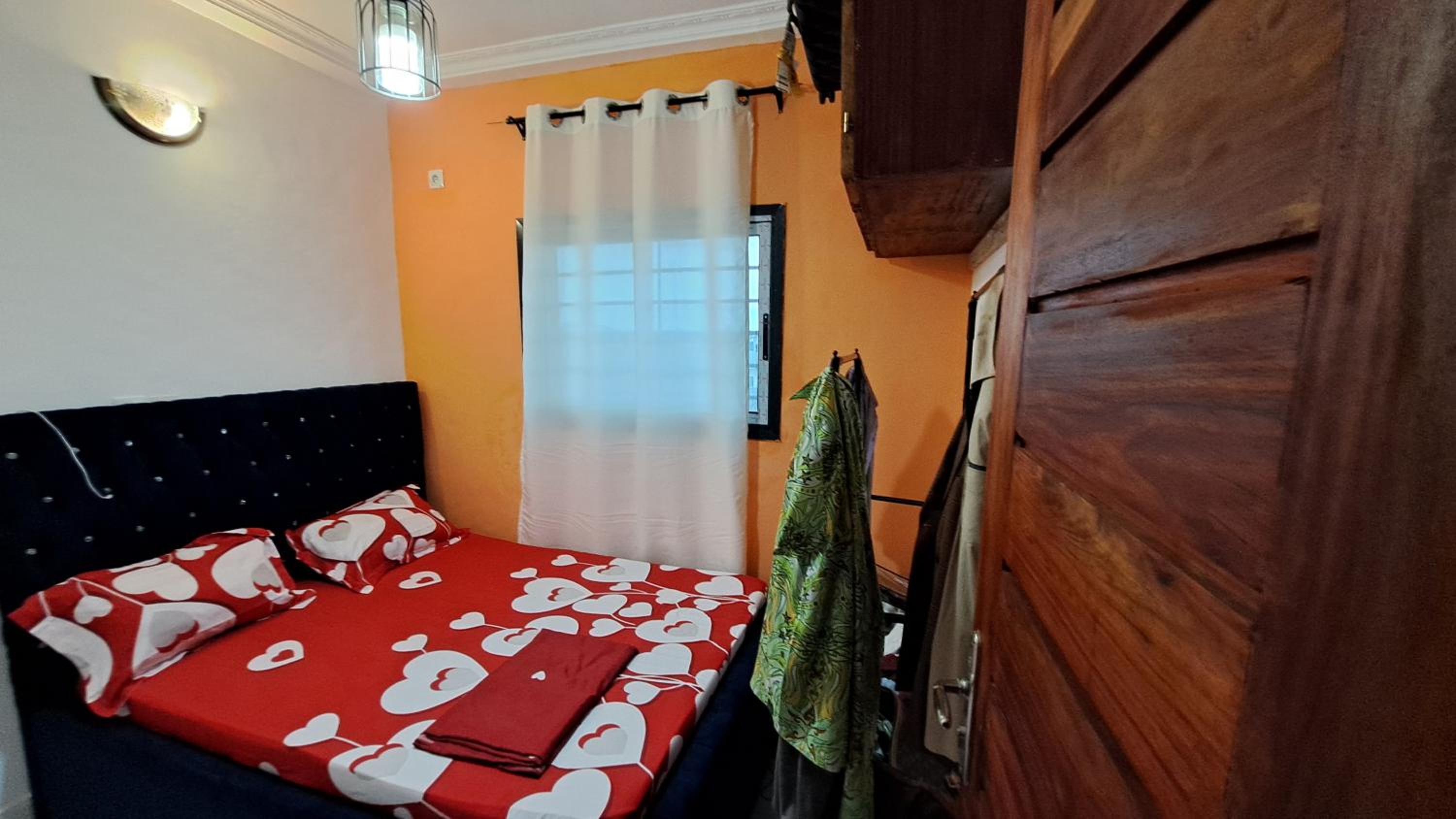 ResidenceGermanotech VIP 2e, Bonamoussadi,Logbessou,eau chaude, internet 2 balcons