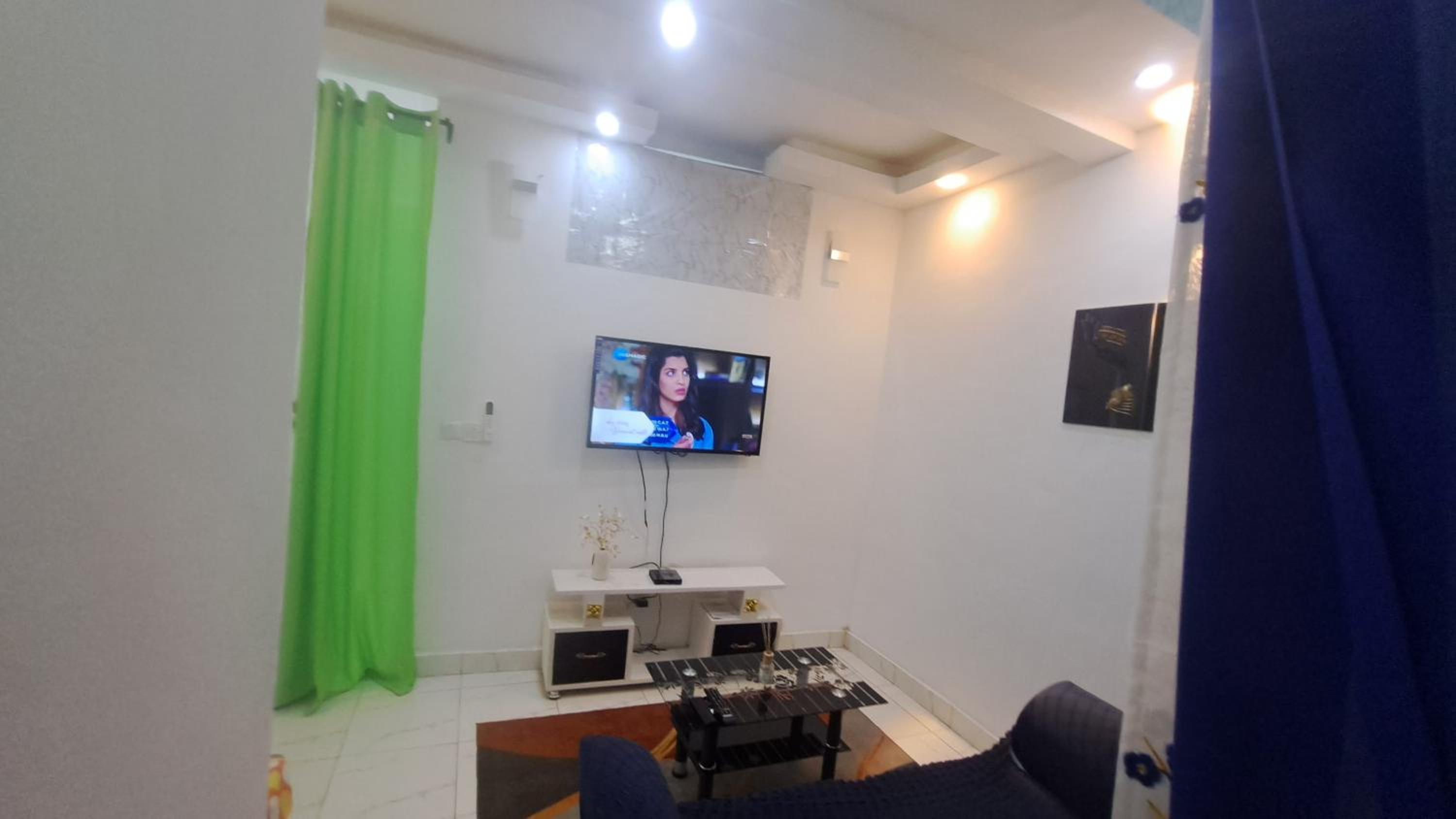 ResidenceGermanotech VIP 2e, Bonamoussadi,Logbessou,eau chaude, internet 2 balcons