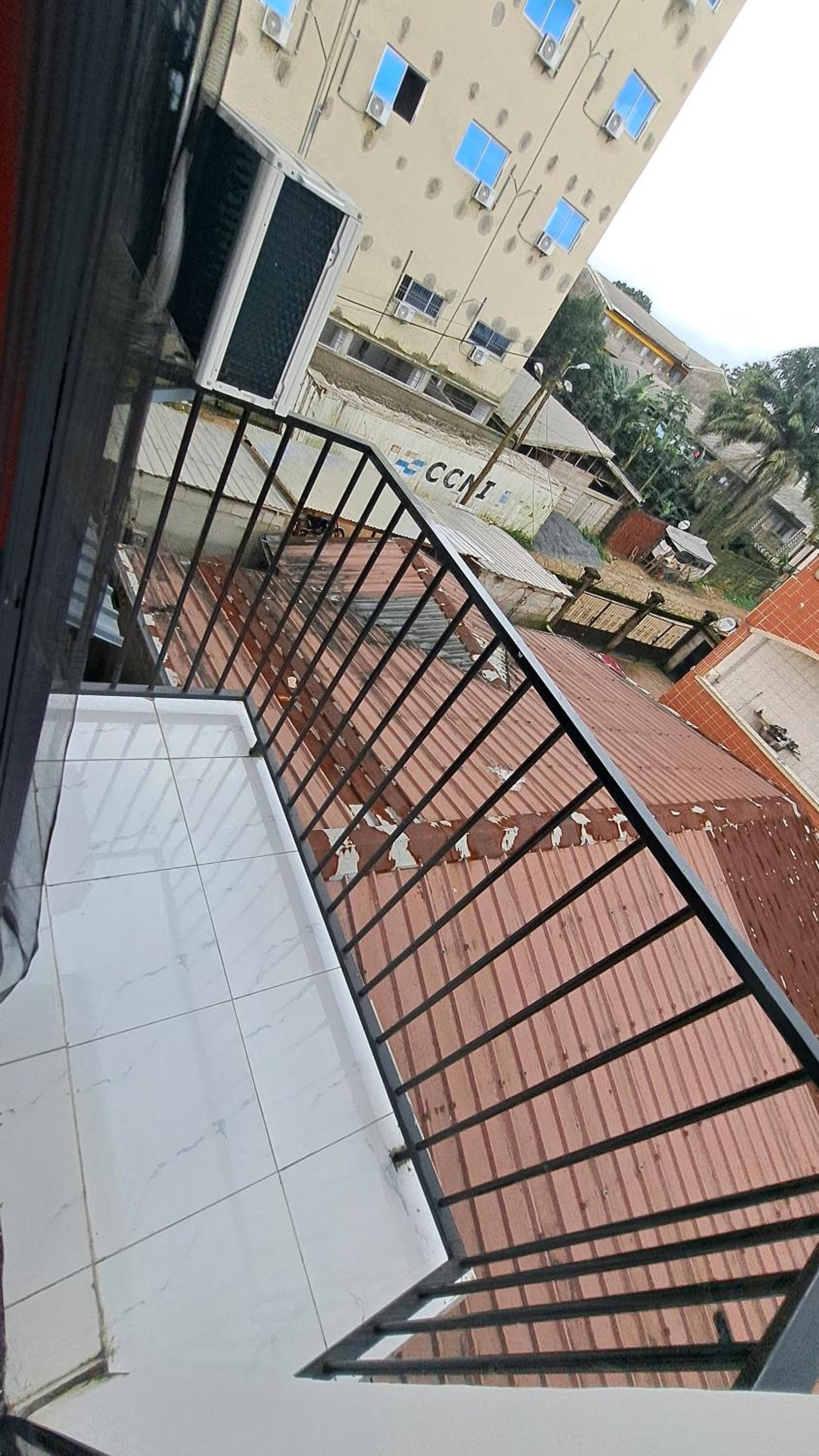 ResidenceGermanotech VIP 2e, Bonamoussadi,Logbessou,eau chaude, internet 2 balcons