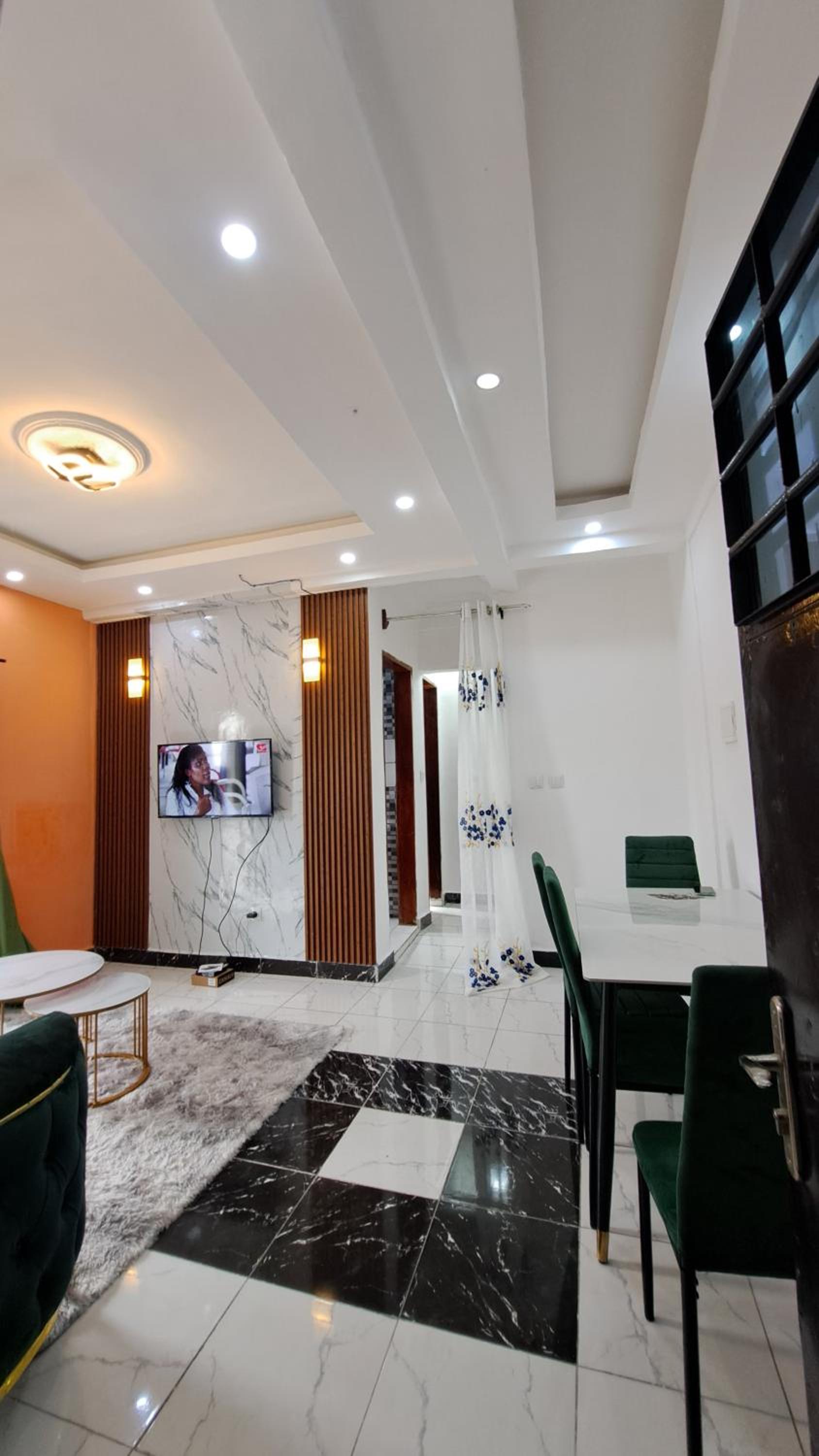 ResidenceGermanotech VIP 2e, Bonamoussadi,Logbessou,eau chaude, internet 2 balcons
