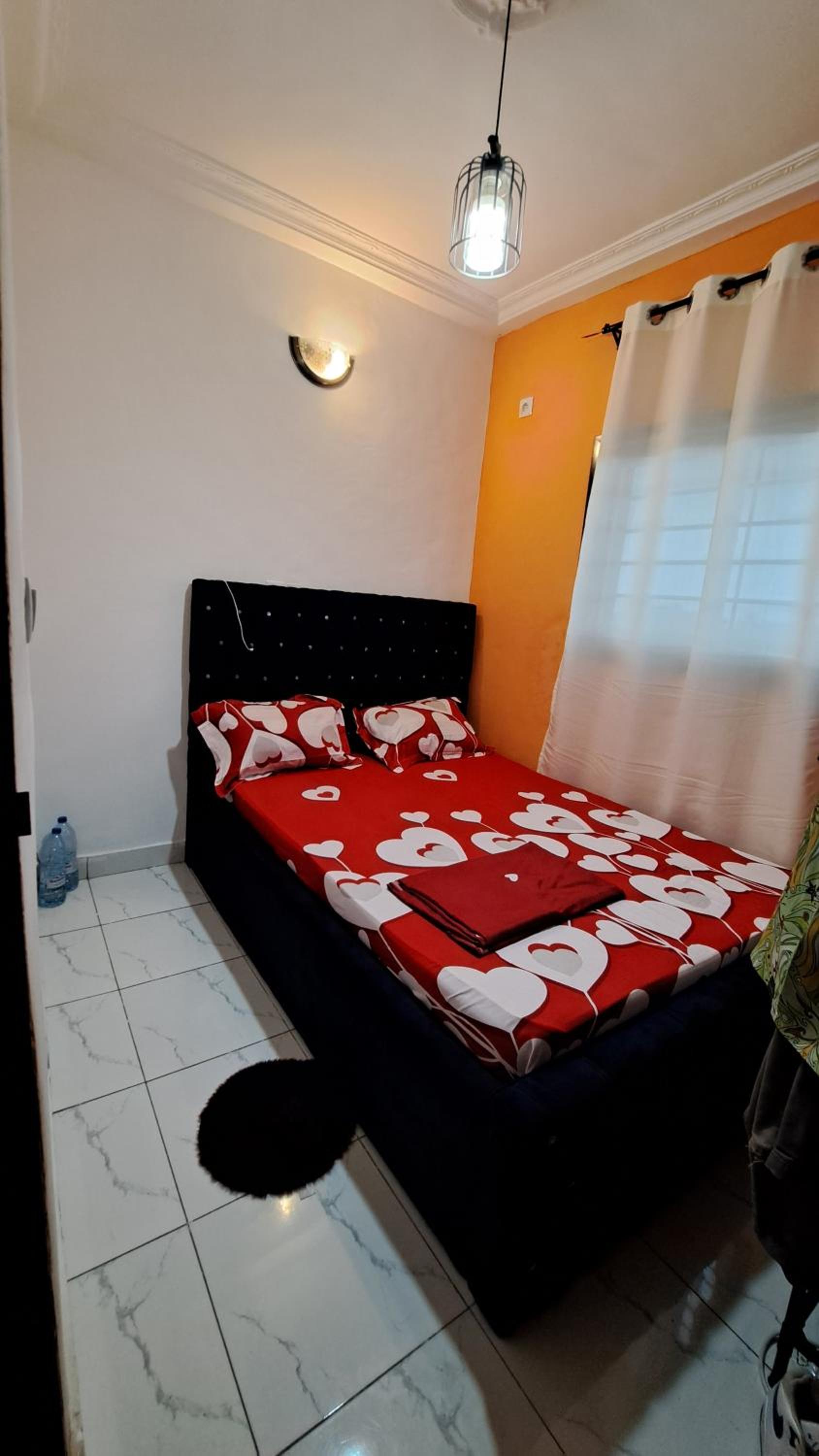 ResidenceGermanotech VIP 2e, Bonamoussadi,Logbessou,eau chaude, internet 2 balcons