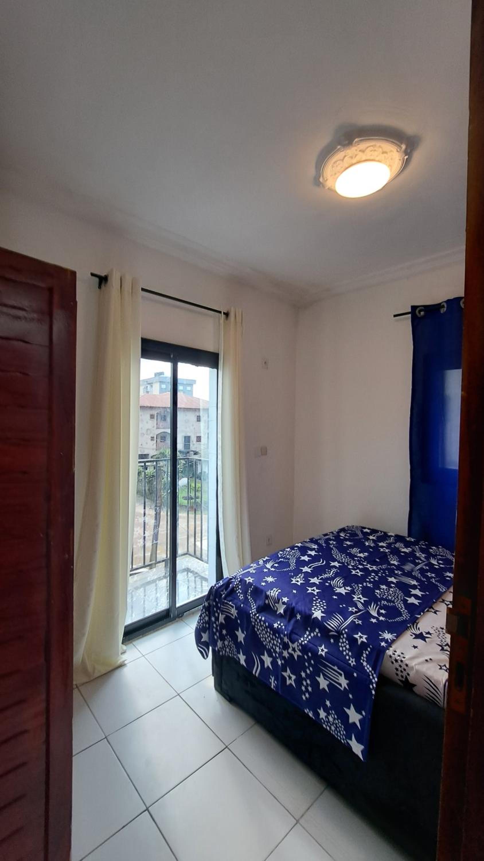 ResidenceGermanotech VIP 2e, Bonamoussadi,Logbessou,eau chaude, internet 2 balcons