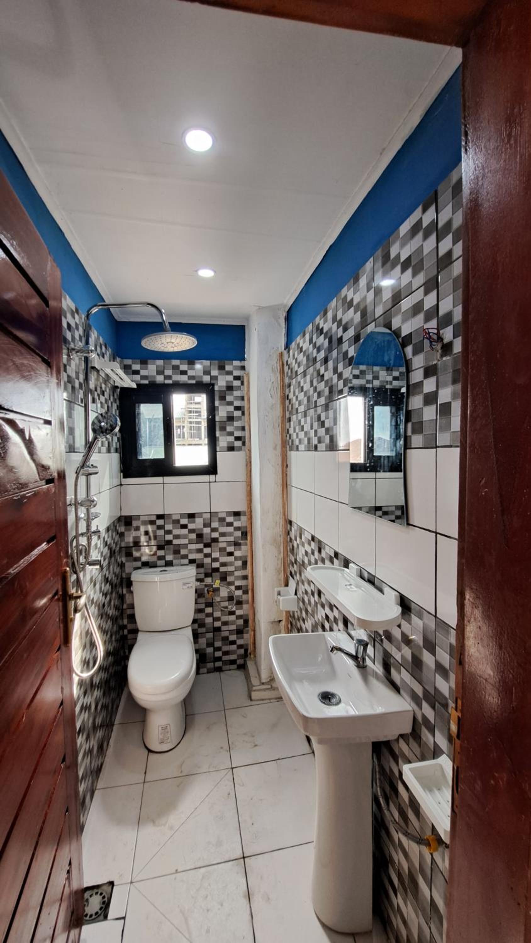 ResidenceGermanotech VIP 2e, Bonamoussadi,Logbessou,eau chaude, internet 2 balcons