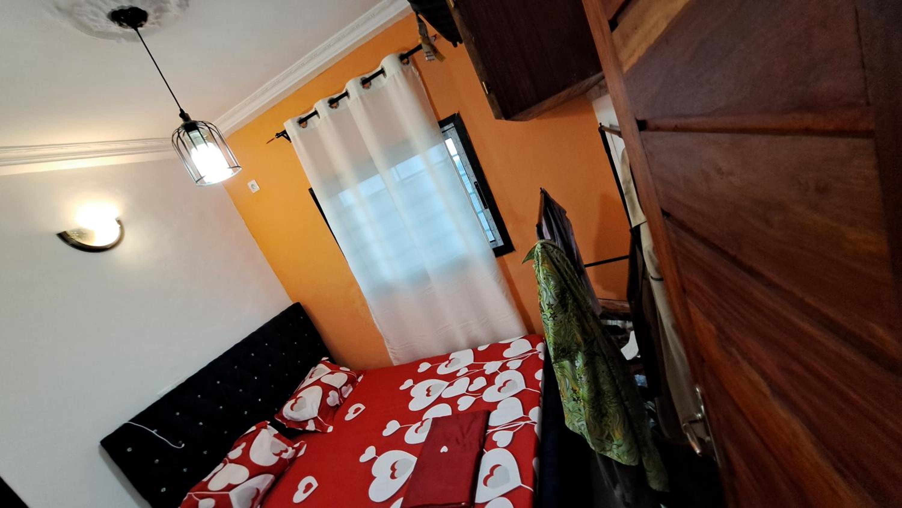 ResidenceGermanotech VIP 2e, Bonamoussadi,Logbessou,eau chaude, internet 2 balcons