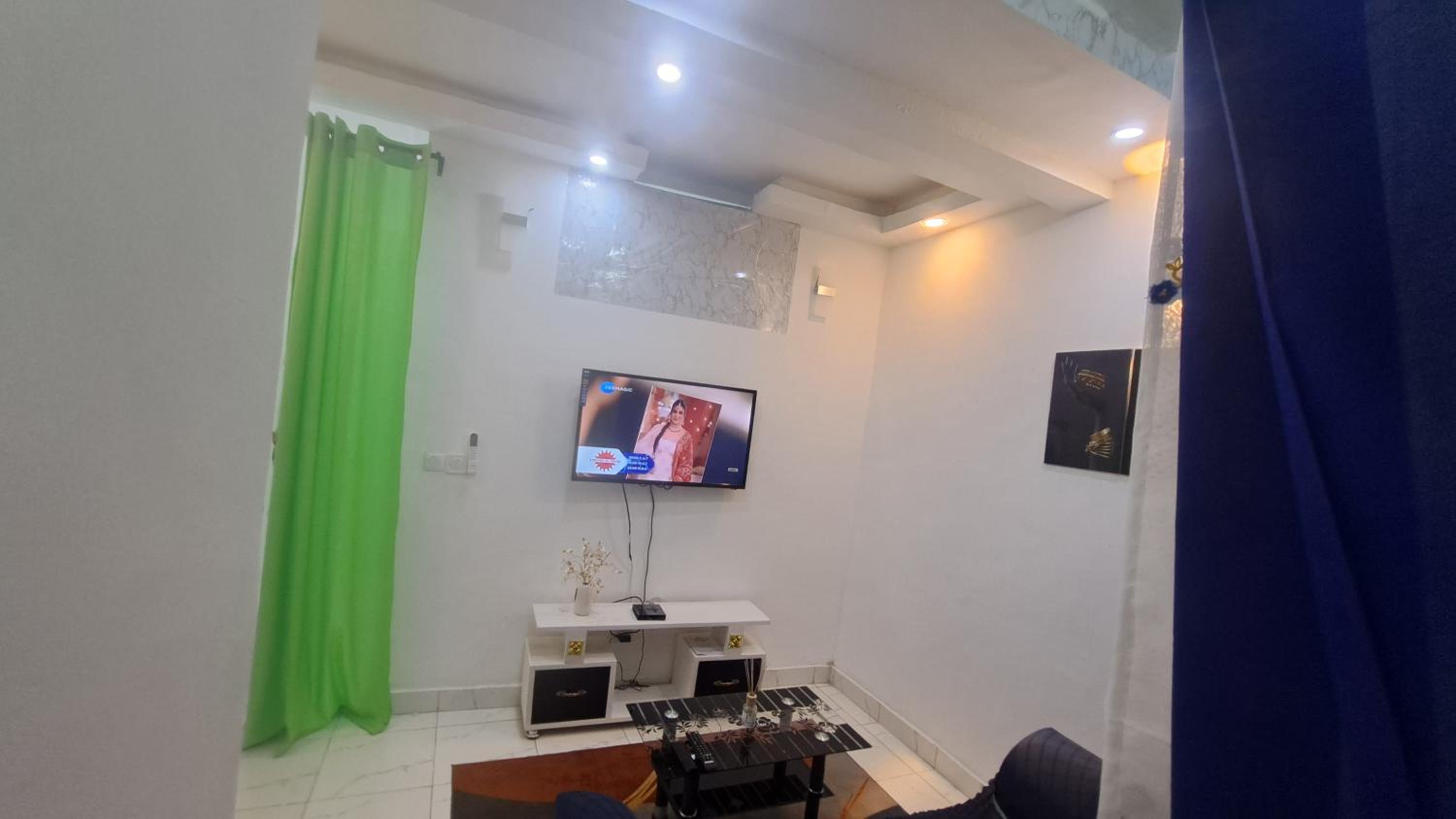 ResidenceGermanotech VIP 2e, Bonamoussadi,Logbessou,eau chaude, internet 2 balcons
