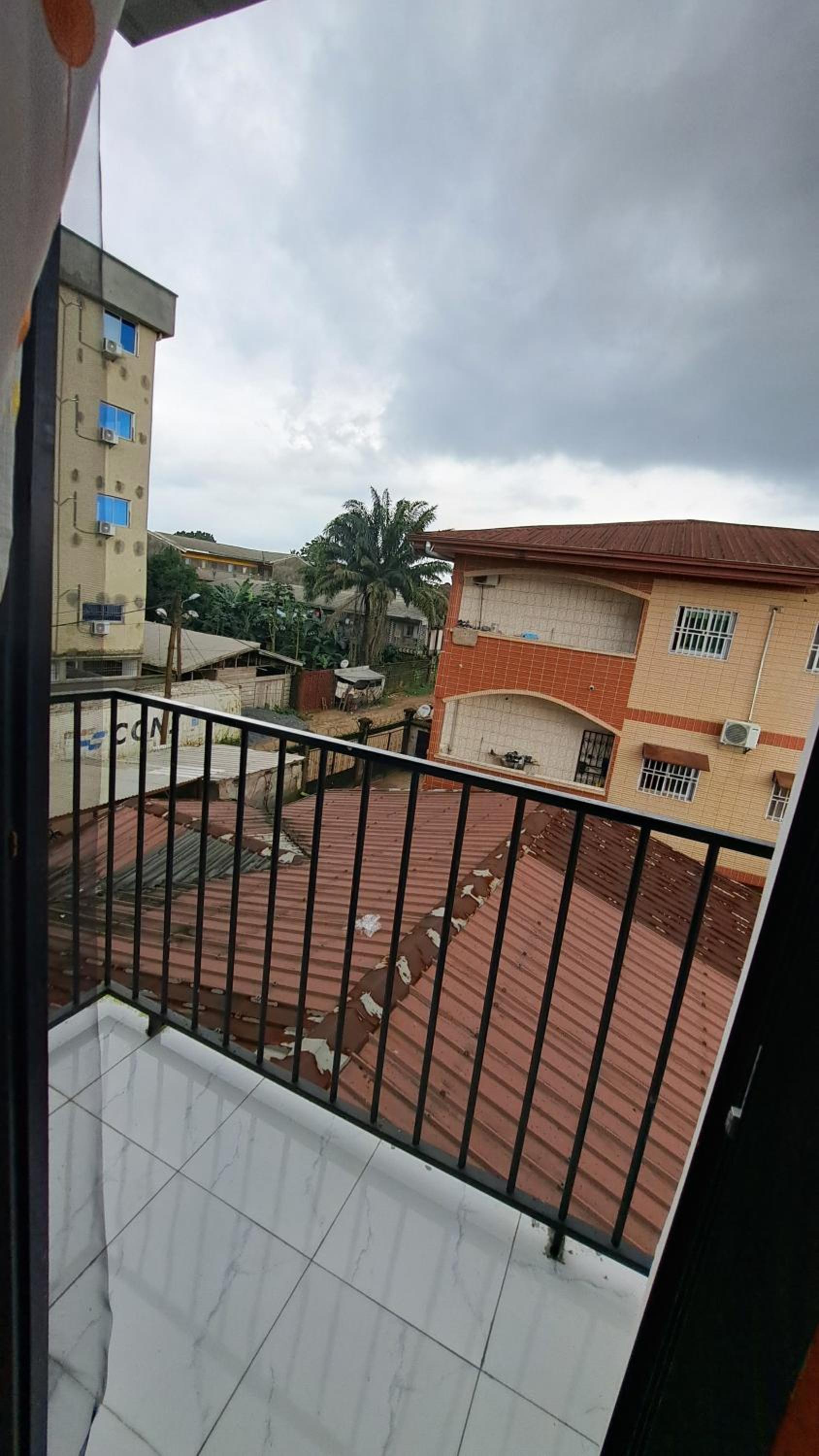 ResidenceGermanotech VIP 2e, Bonamoussadi,Logbessou,eau chaude, internet 2 balcons