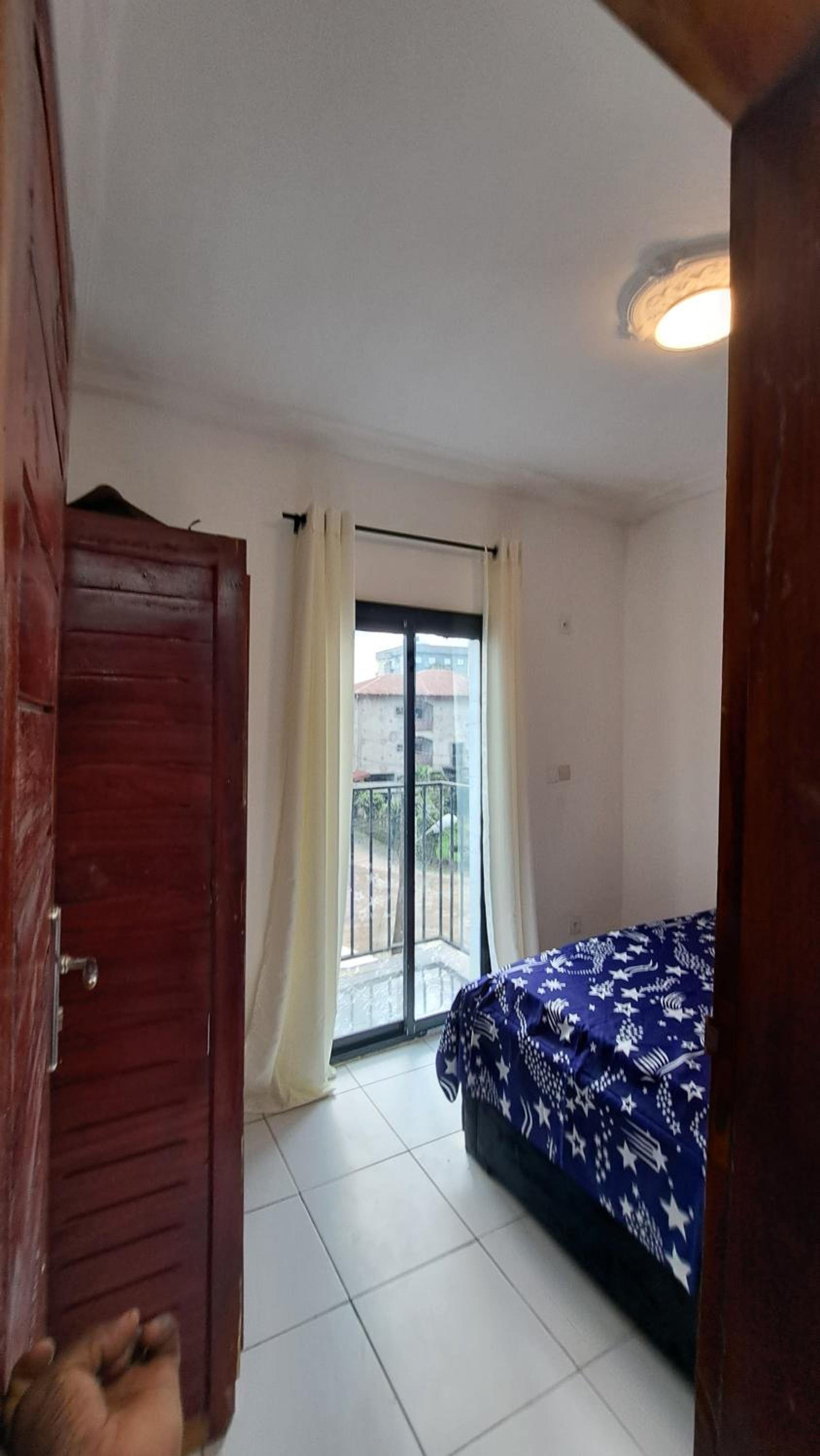 ResidenceGermanotech VIP 2e, Bonamoussadi,Logbessou,eau chaude, internet 2 balcons