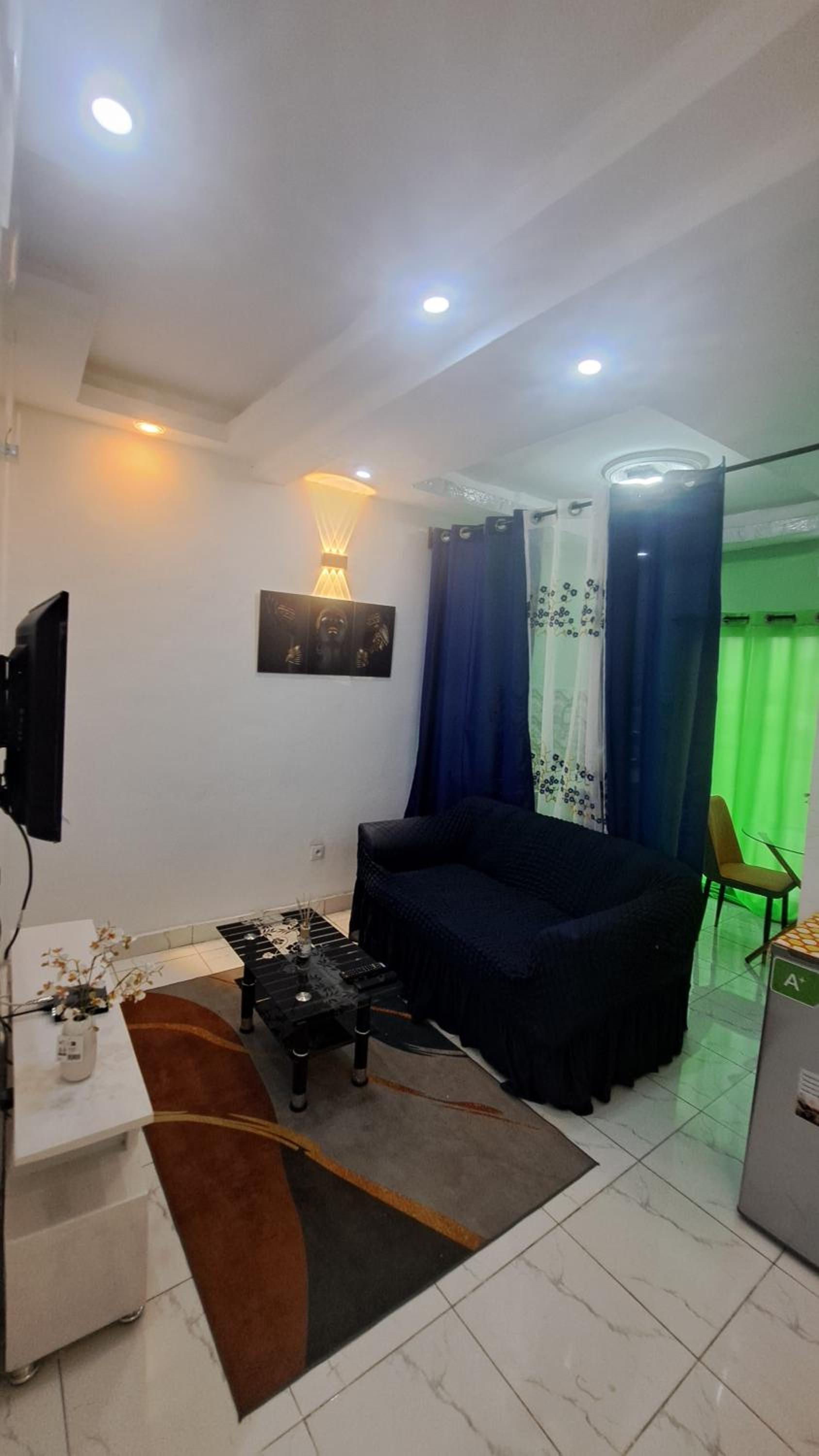 ResidenceGermanotech VIP 2e, Bonamoussadi,Logbessou,eau chaude, internet 2 balcons
