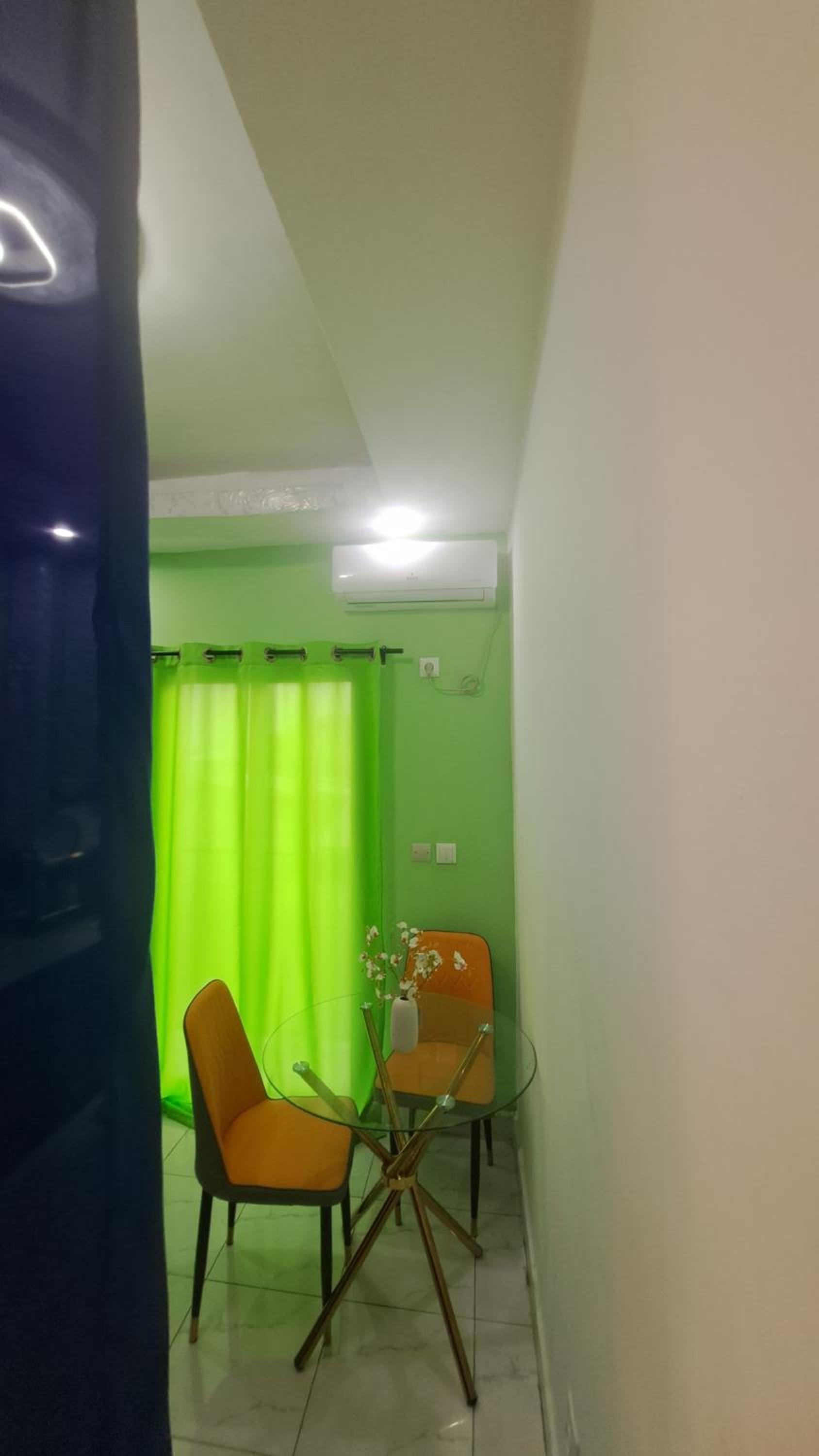 ResidenceGermanotech VIP 2e, Bonamoussadi,Logbessou,eau chaude, internet 2 balcons