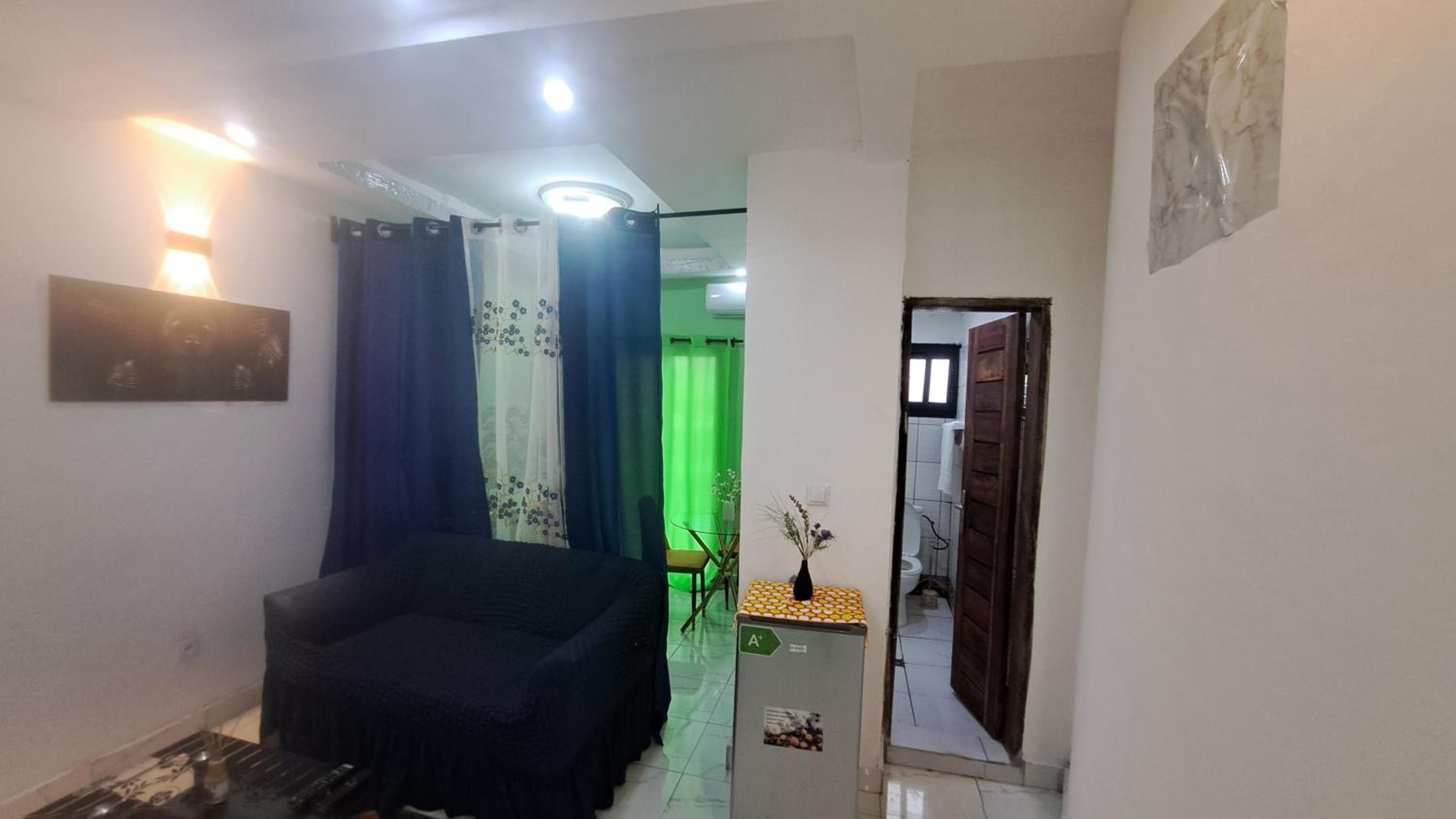 ResidenceGermanotech VIP 2e, Bonamoussadi,Logbessou,eau chaude, internet 2 balcons