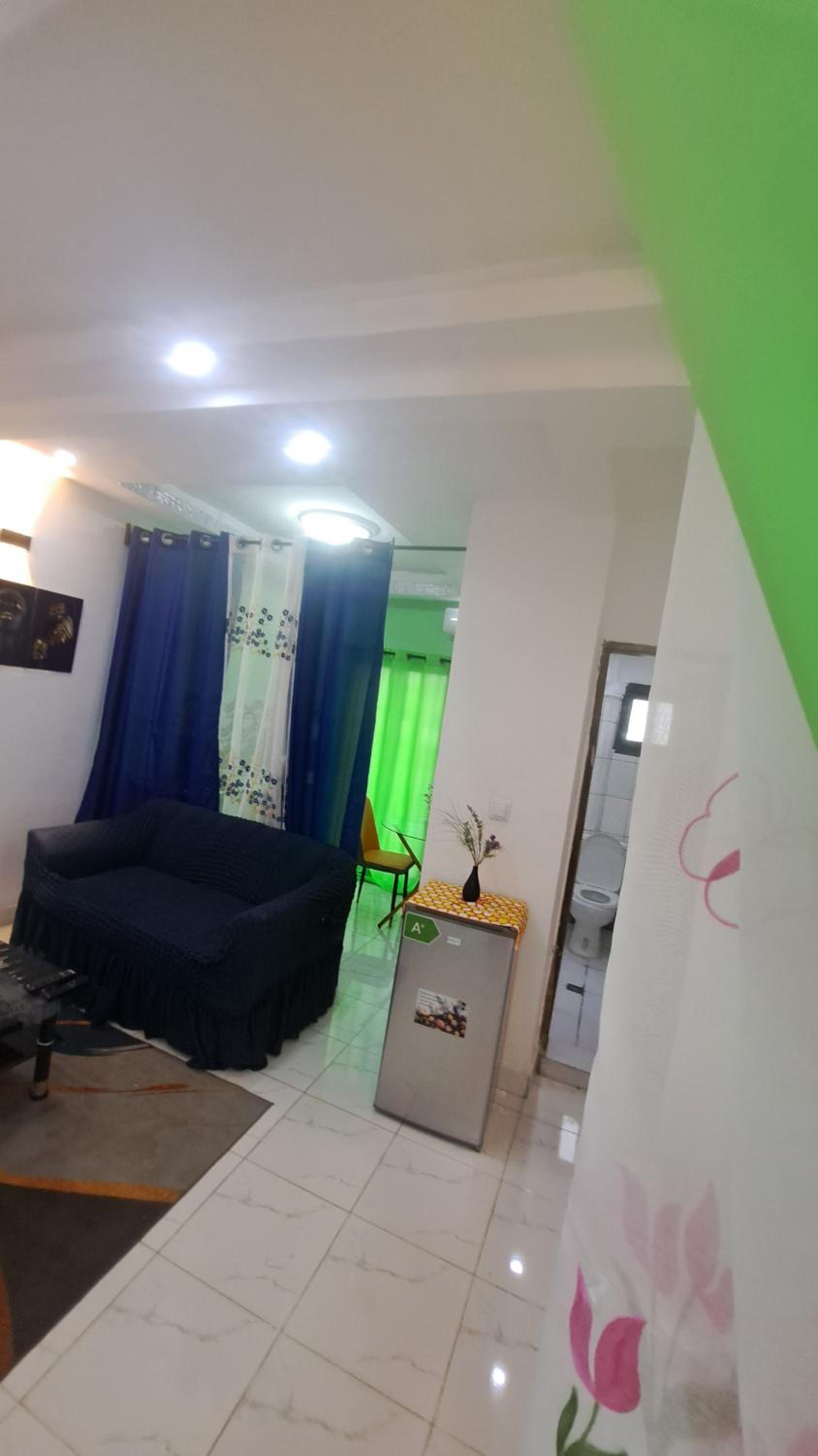 ResidenceGermanotech VIP 2e, Bonamoussadi,Logbessou,eau chaude, internet 2 balcons