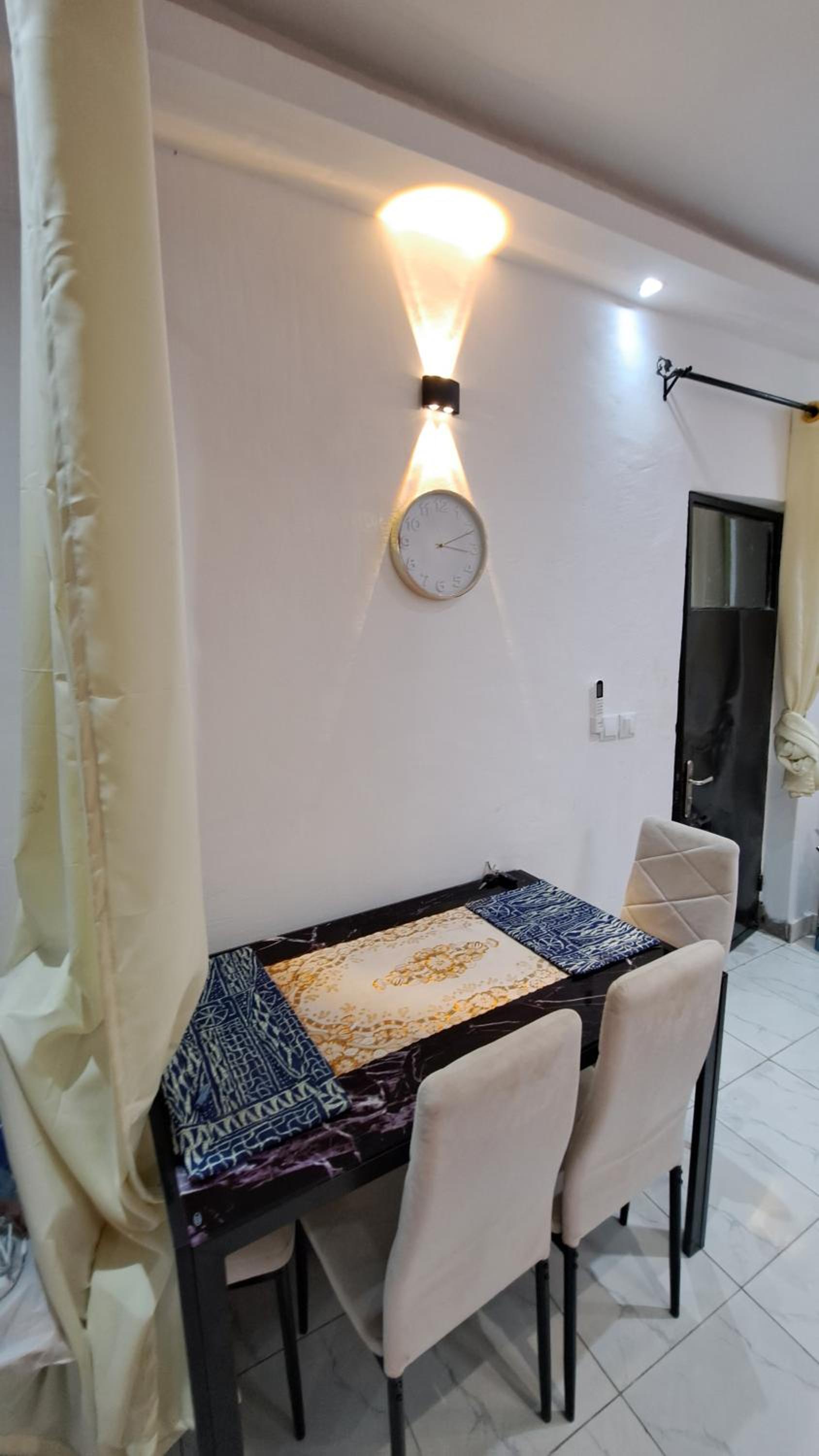 ResidenceGermanotech VIP 2e, Bonamoussadi,Logbessou,eau chaude, internet 2 balcons