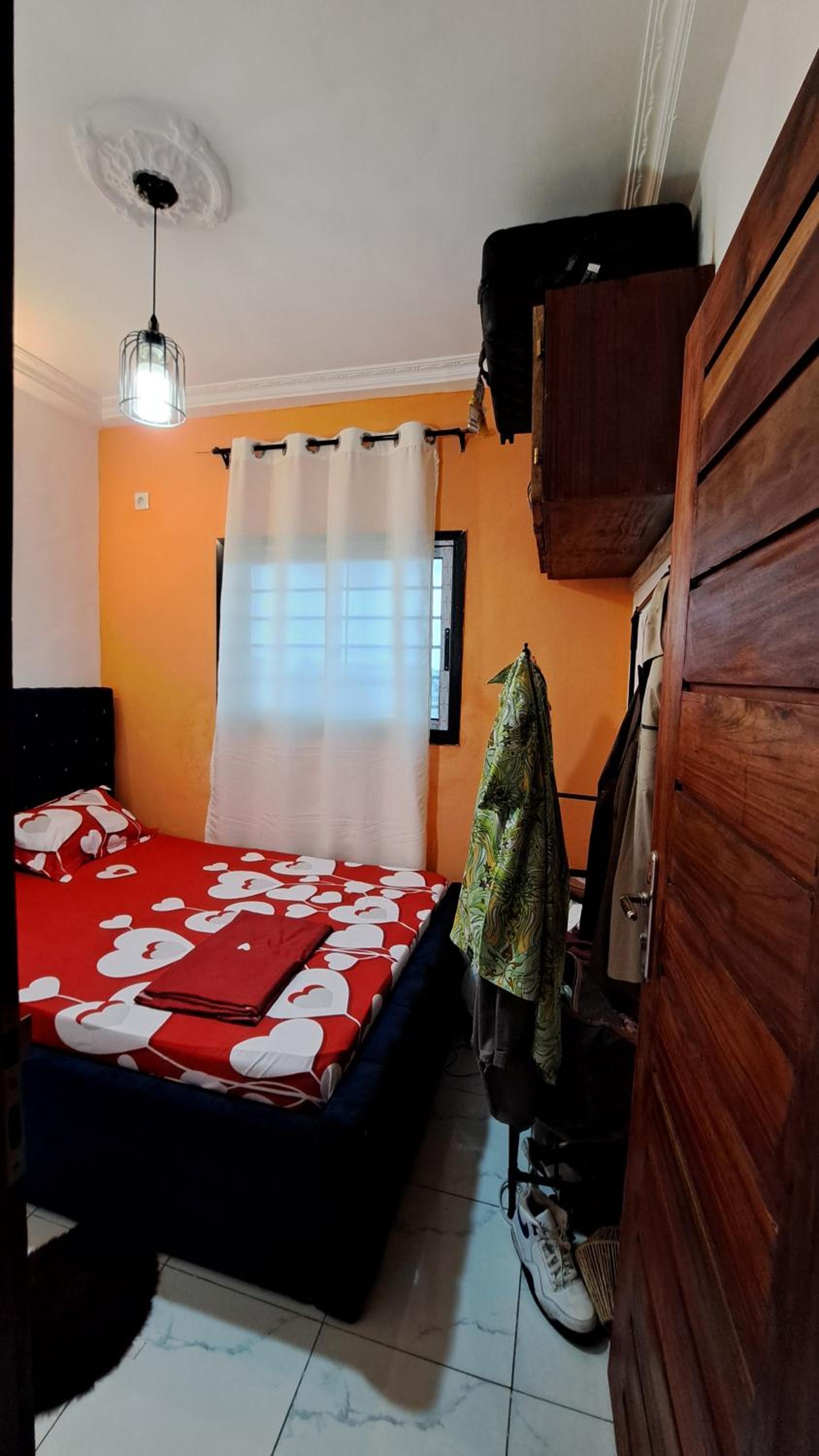 ResidenceGermanotech VIP 2e, Bonamoussadi,Logbessou,eau chaude, internet 2 balcons