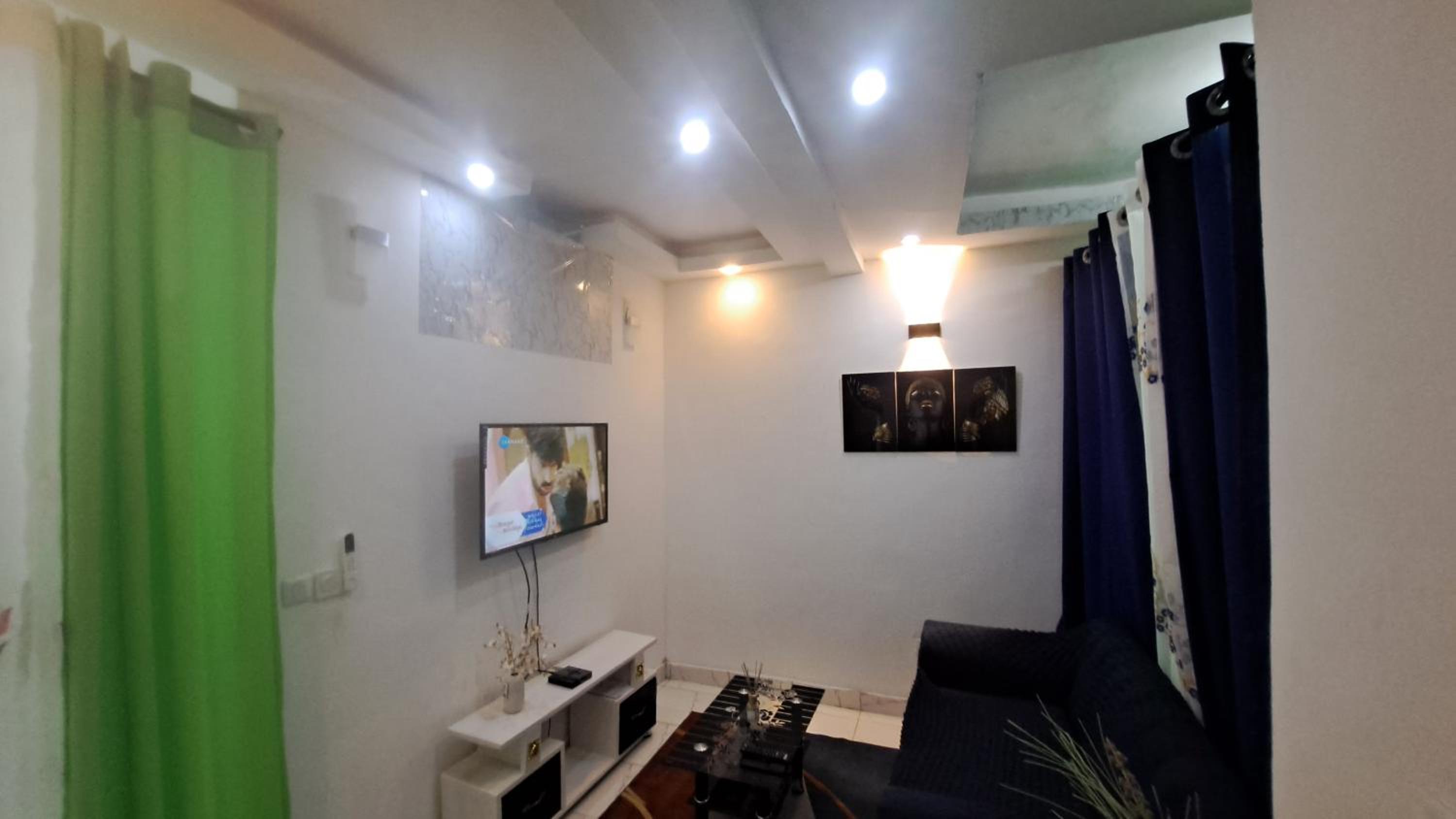 ResidenceGermanotech VIP 2e, Bonamoussadi,Logbessou,eau chaude, internet 2 balcons