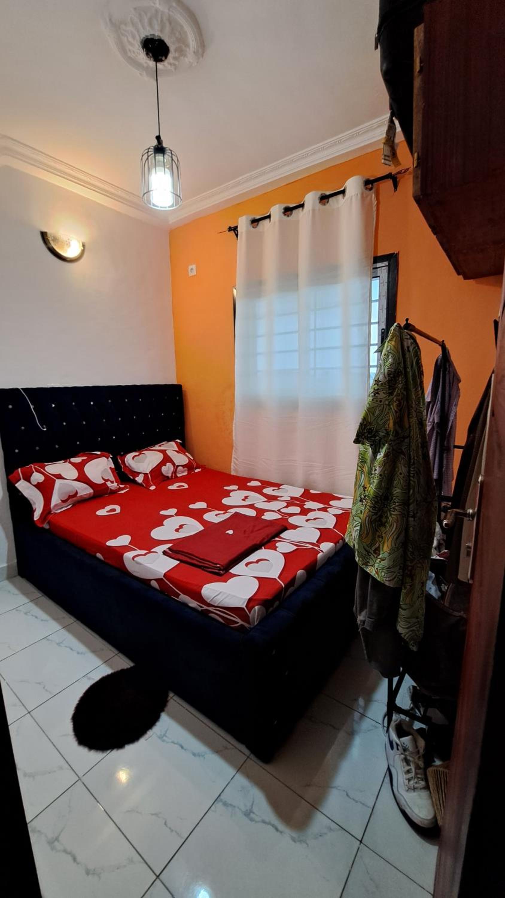 ResidenceGermanotech VIP 2e, Bonamoussadi,Logbessou,eau chaude, internet 2 balcons