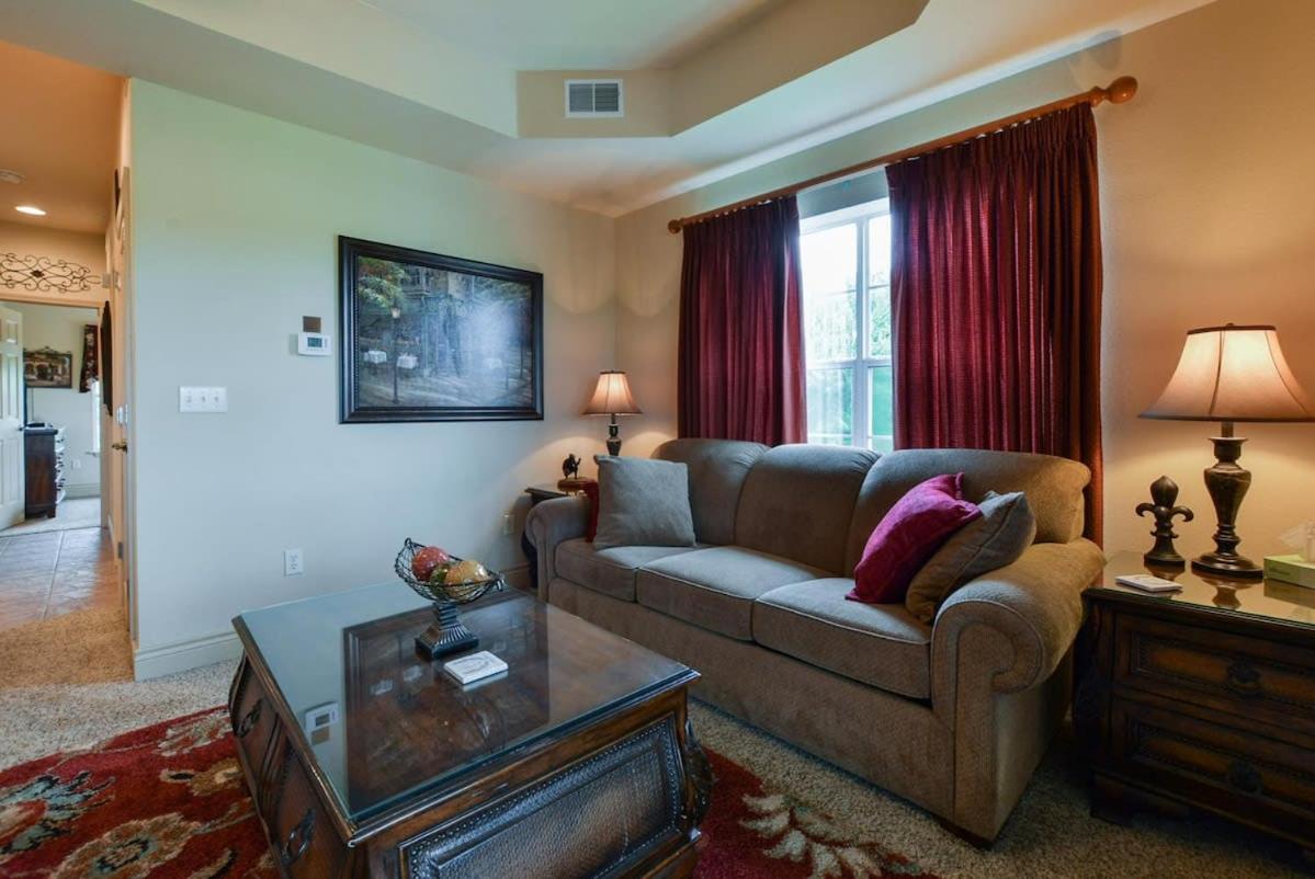 Tuscany Villas - In the heart of Branson view 3