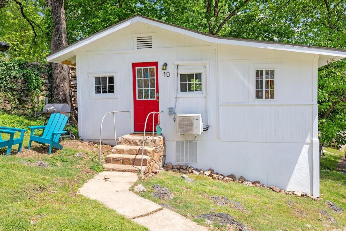 Historic Water's Edge Cottage 10