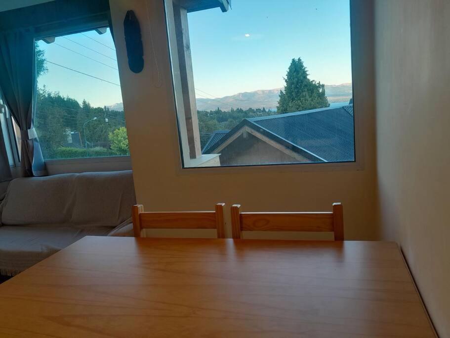 Cálido depto con vista al lago