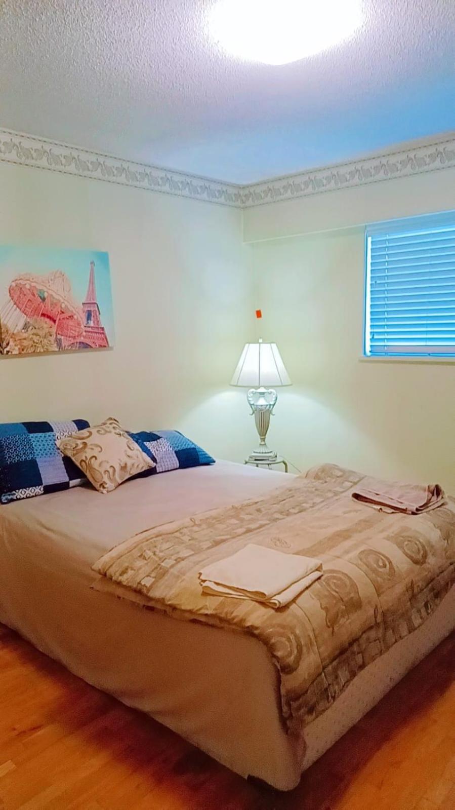 Great Location- Minutes walk to Guildford Town Centre! 2