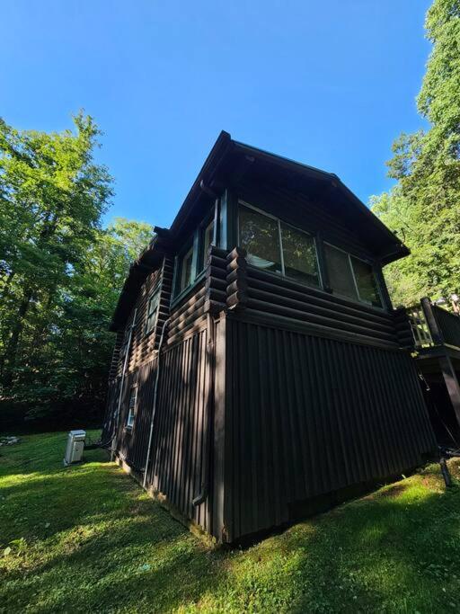 40 minutes to Gatlinburg, mountain hideaway view 5