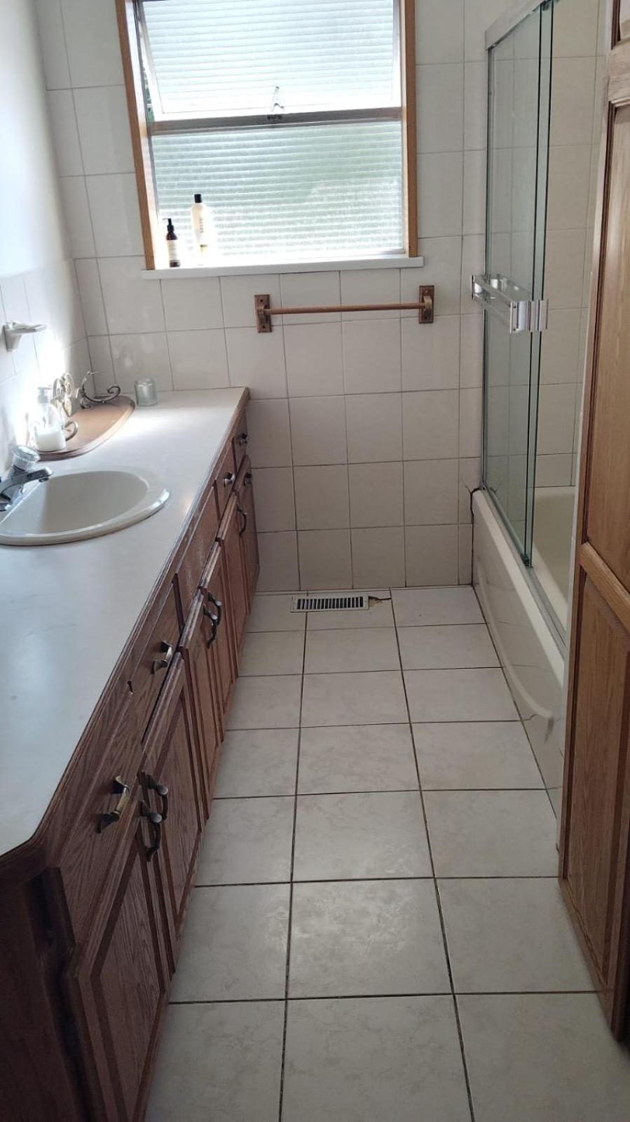 Great Location- Minutes walk to Guildford Town Centre! 2