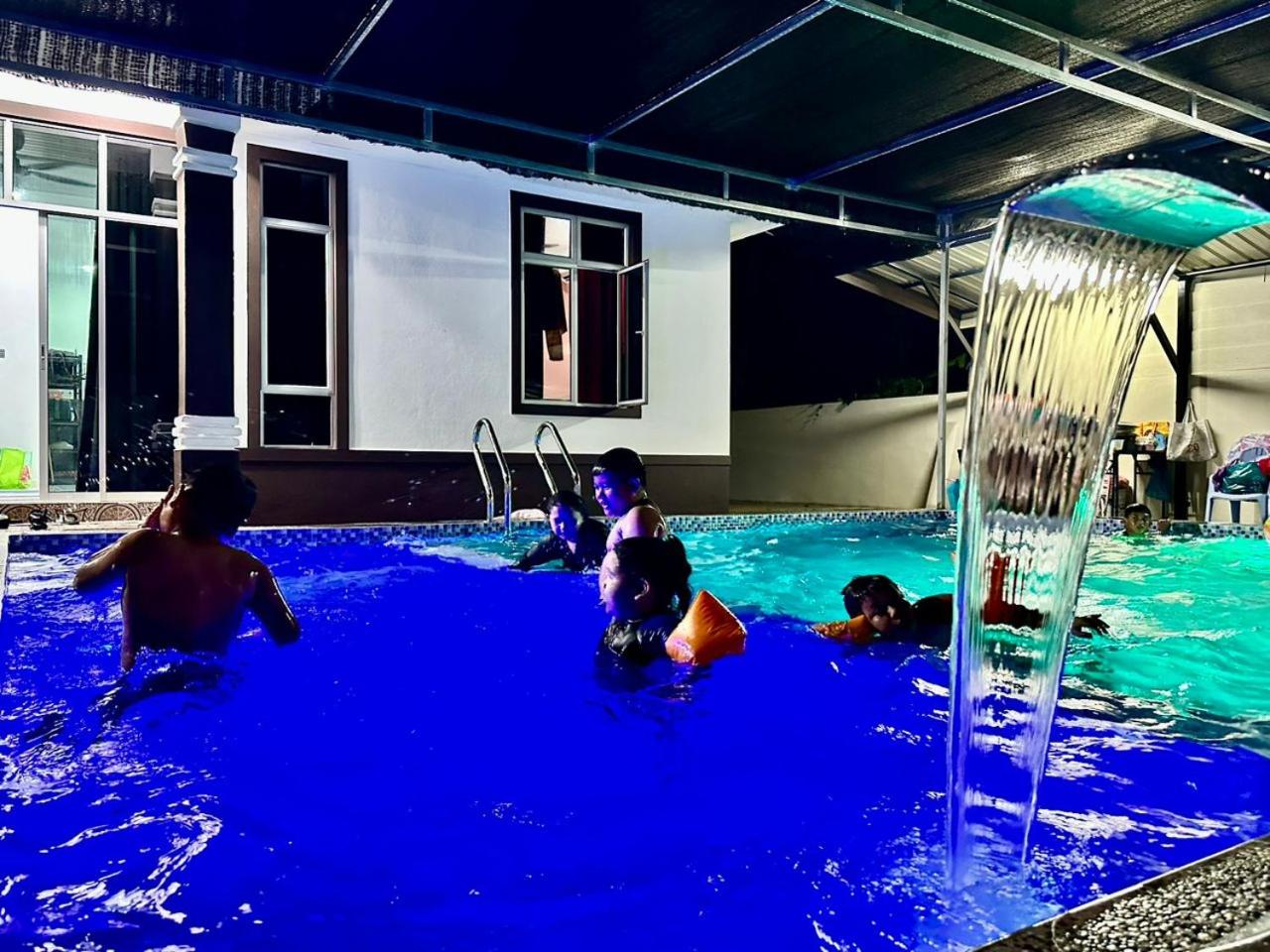 Kolam Besar dengan Privasi di Nel Homestay photo 6