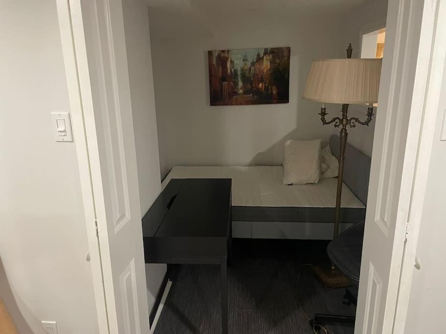 Amazing 2 Bedroom Basement in Oakridges